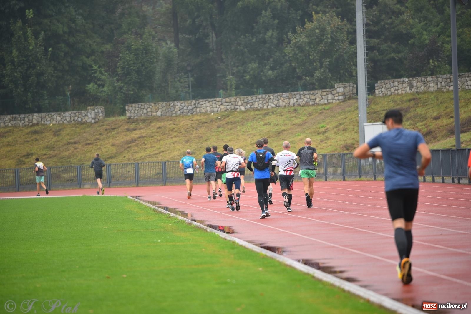 Zdjęcie w galerii na portalu naszraciborz.pl: Ruszyła 5. edycja Fun z EasyRun 24 Nonstop w Raciborzu wiadomości z regionu
