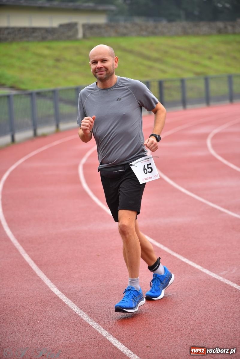Zdjęcie w galerii na portalu naszraciborz.pl: Ruszyła 5. edycja Fun z EasyRun 24 Nonstop w Raciborzu wiadomości z regionu