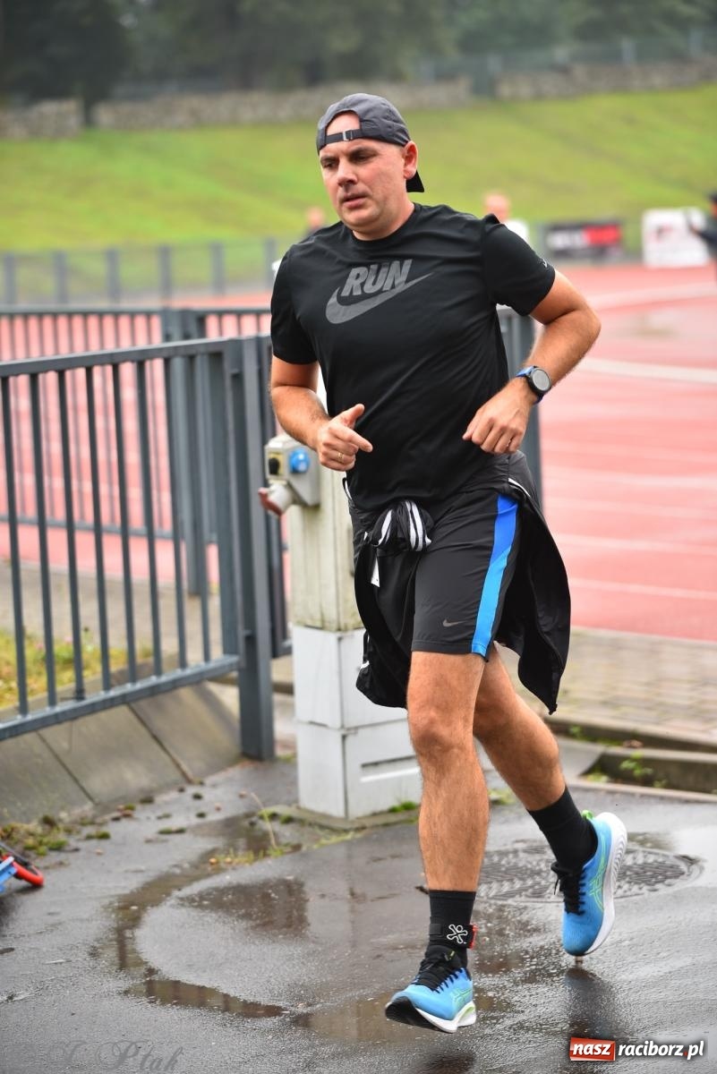 Zdjęcie w galerii na portalu naszraciborz.pl: Ruszyła 5. edycja Fun z EasyRun 24 Nonstop w Raciborzu wiadomości z regionu