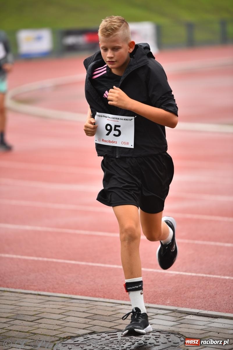 Zdjęcie w galerii na portalu naszraciborz.pl: Ruszyła 5. edycja Fun z EasyRun 24 Nonstop w Raciborzu wiadomości z regionu