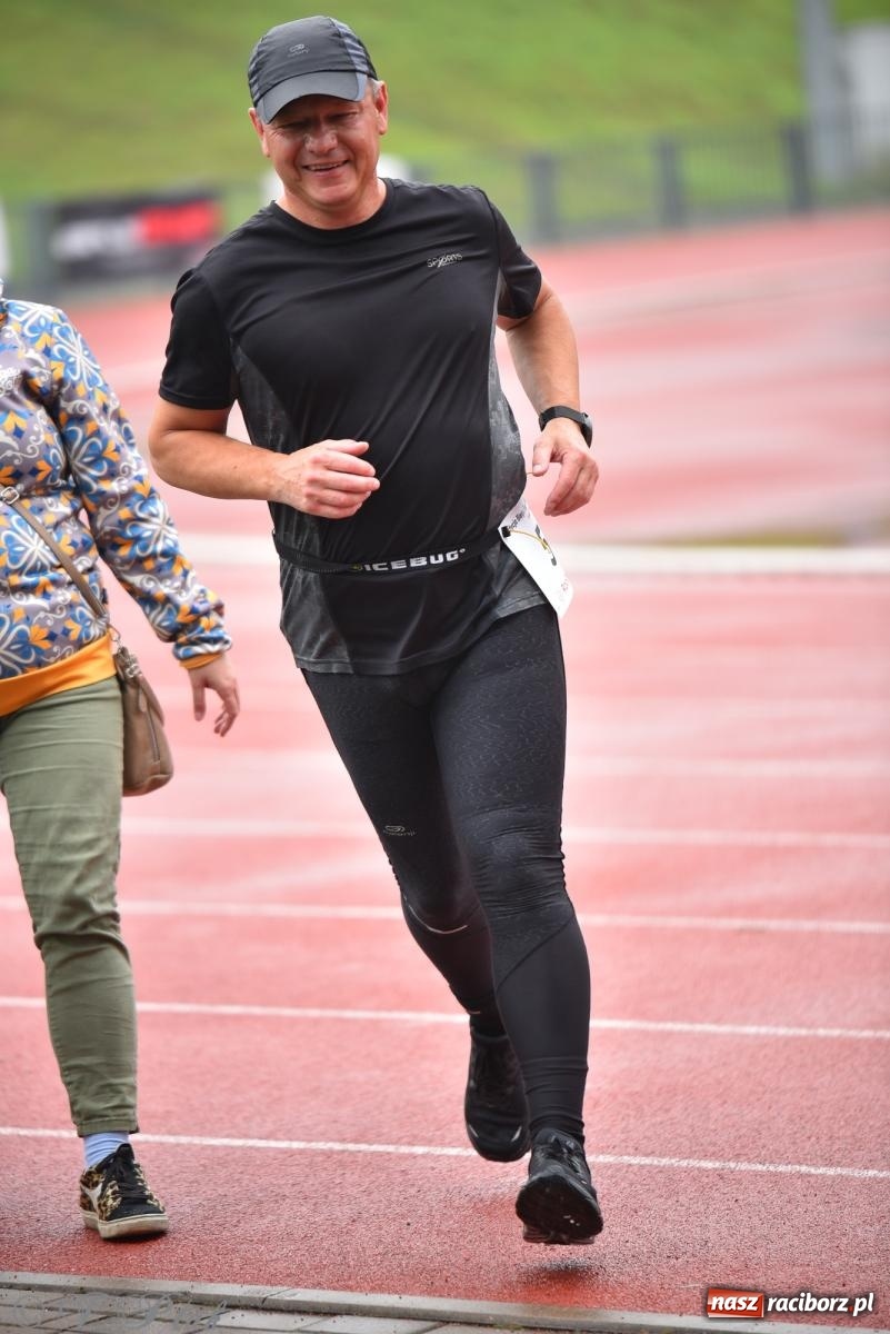 Zdjęcie w galerii na portalu naszraciborz.pl: Ruszyła 5. edycja Fun z EasyRun 24 Nonstop w Raciborzu wiadomości z regionu