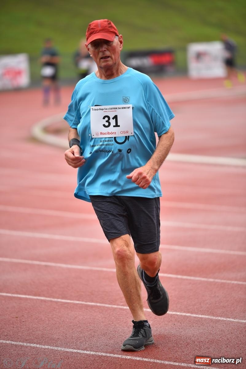 Zdjęcie w galerii na portalu naszraciborz.pl: Ruszyła 5. edycja Fun z EasyRun 24 Nonstop w Raciborzu wiadomości z regionu