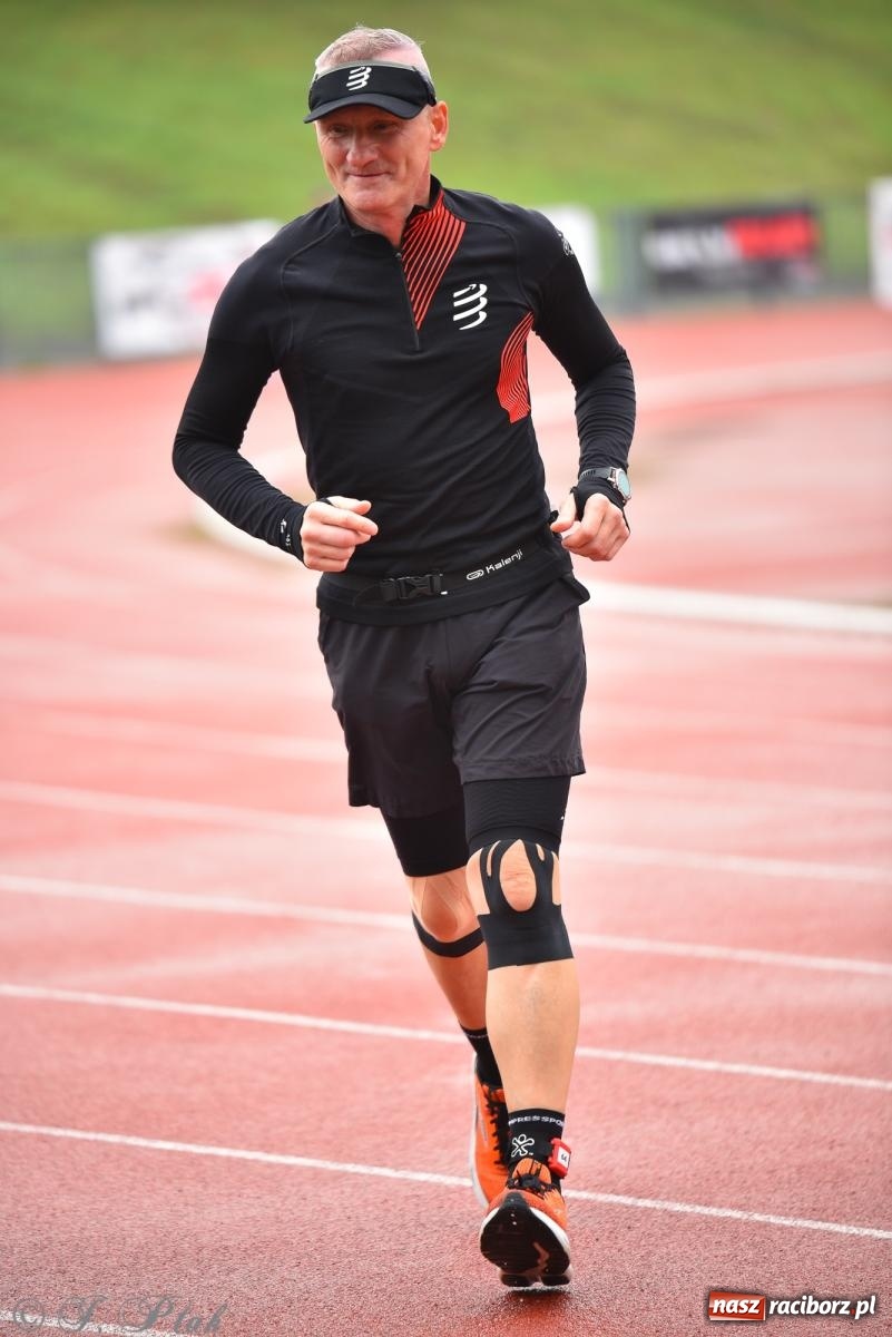 Zdjęcie w galerii na portalu naszraciborz.pl: Ruszyła 5. edycja Fun z EasyRun 24 Nonstop w Raciborzu wiadomości z regionu