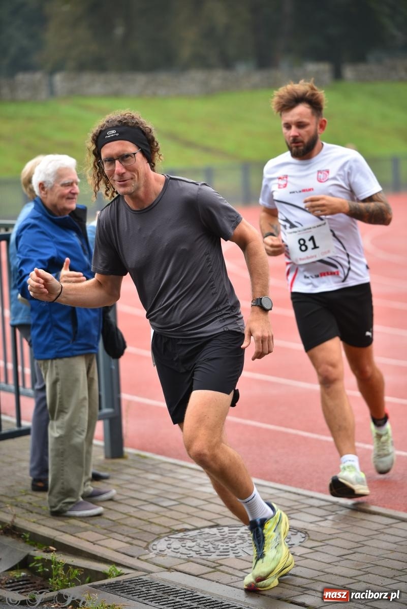 Zdjęcie w galerii na portalu naszraciborz.pl: Ruszyła 5. edycja Fun z EasyRun 24 Nonstop w Raciborzu wiadomości z regionu