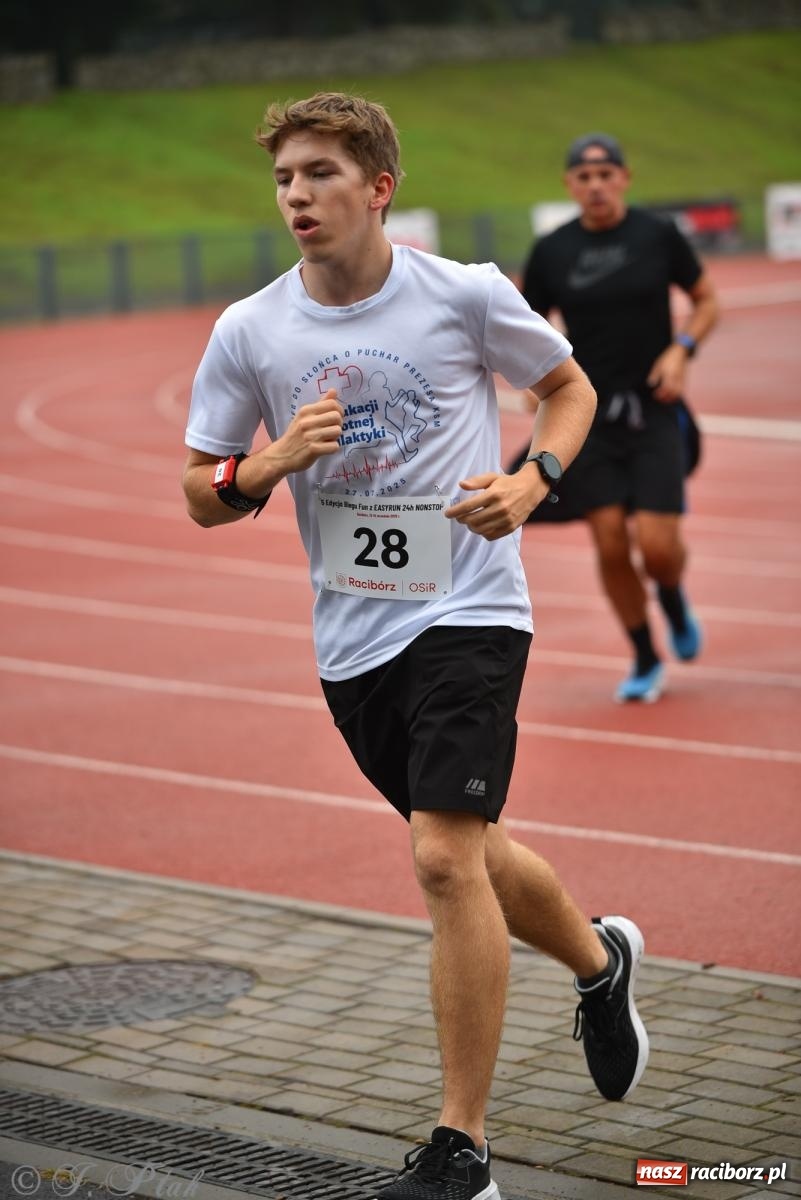 Zdjęcie w galerii na portalu naszraciborz.pl: Ruszyła 5. edycja Fun z EasyRun 24 Nonstop w Raciborzu wiadomości z regionu