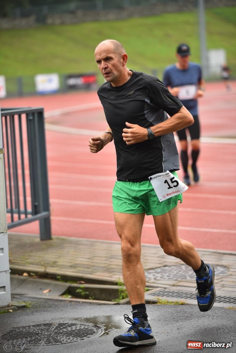 Zdjęcie w galerii na portalu naszraciborz.pl: Ruszyła 5. edycja Fun z EasyRun 24 Nonstop w Raciborzu wiadomości z regionu