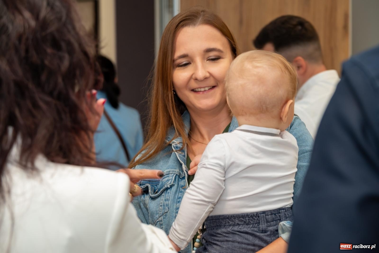 Zdjęcie w galerii na portalu naszraciborz.pl: W Tworkowie przywitano najmłodszych mieszkańców gminy Krzyżanowice wiadomości z regionu