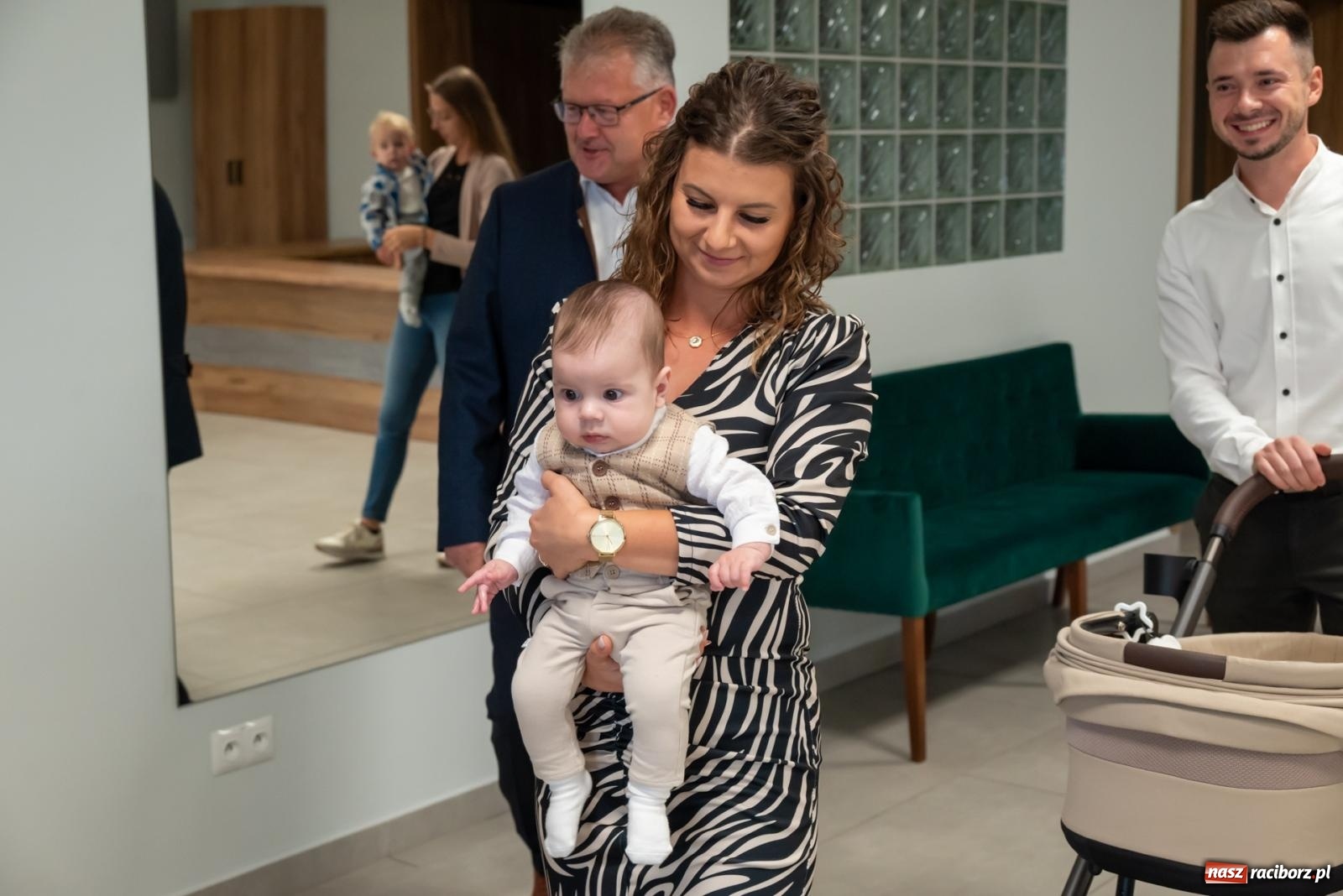 Zdjęcie w galerii na portalu naszraciborz.pl: W Tworkowie przywitano najmłodszych mieszkańców gminy Krzyżanowice wiadomości z regionu