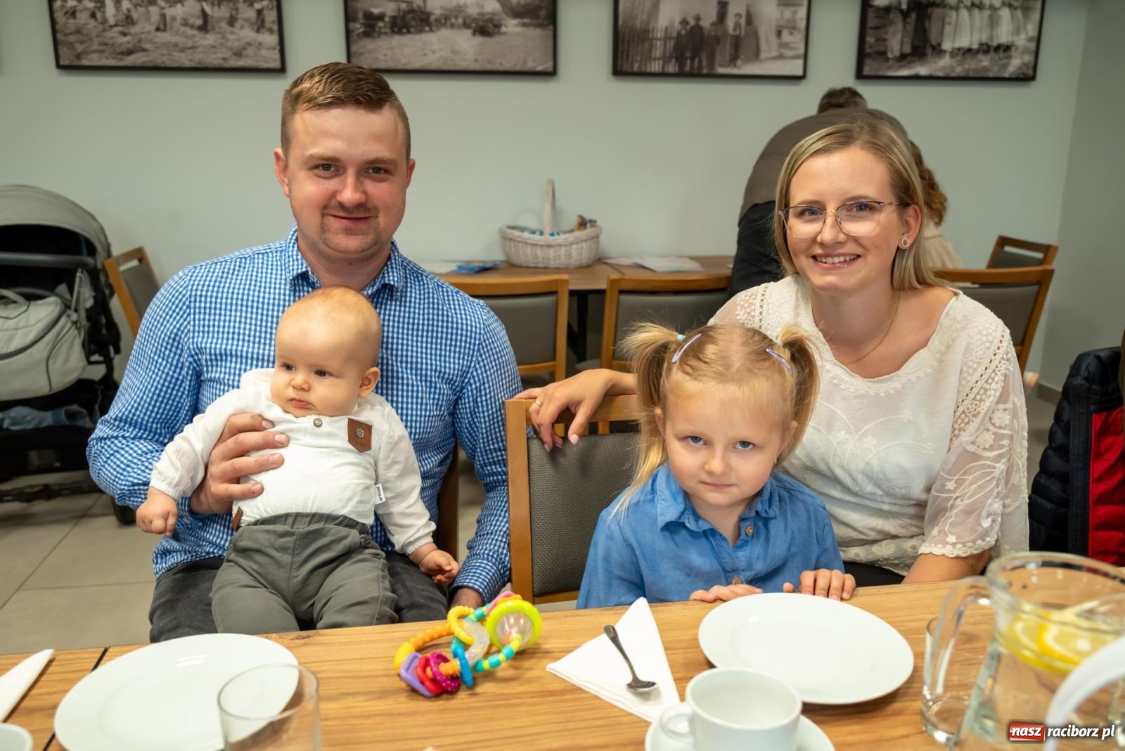 Zdjęcie w galerii na portalu naszraciborz.pl: W Tworkowie przywitano najmłodszych mieszkańców gminy Krzyżanowice wiadomości z regionu