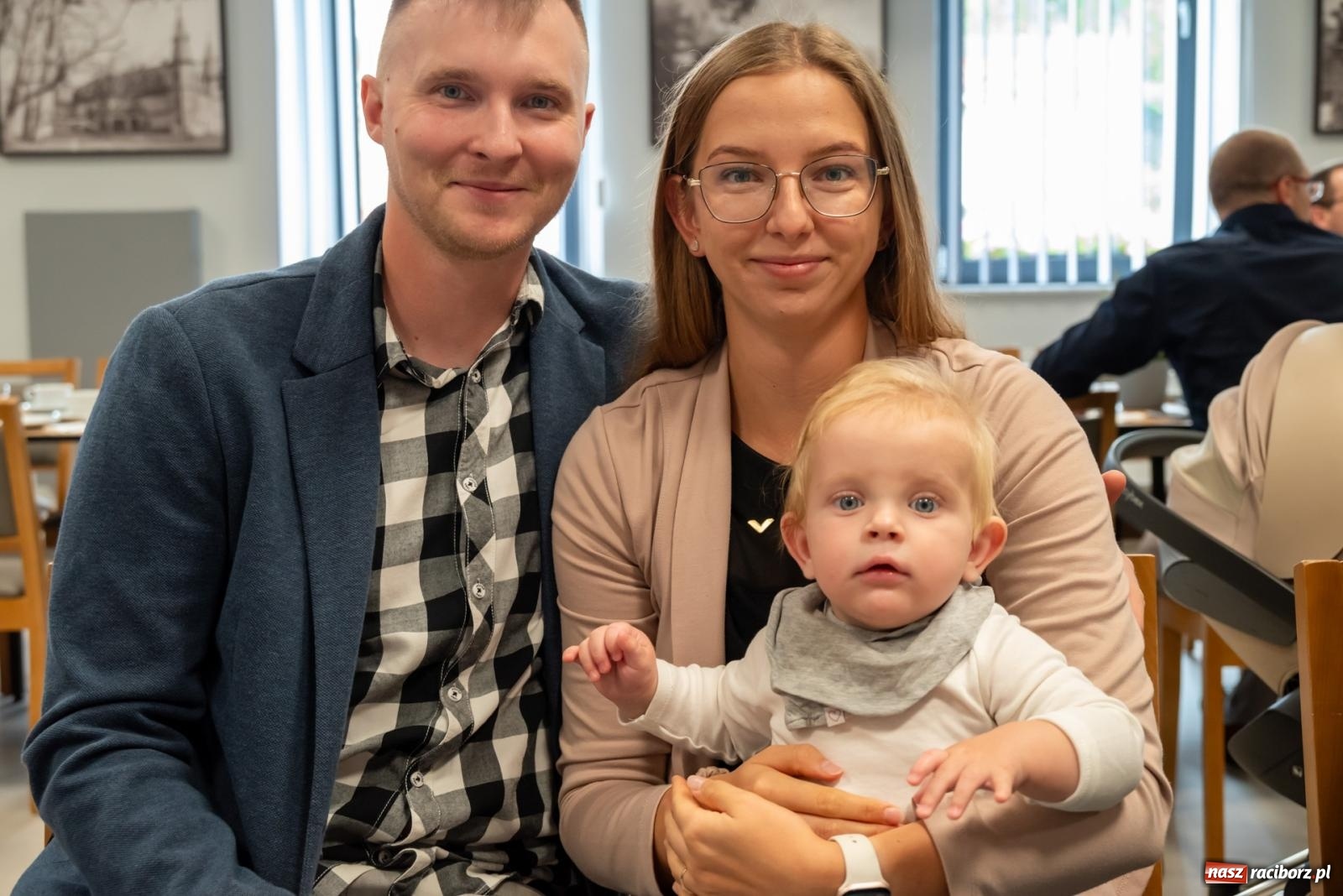 Zdjęcie w galerii na portalu naszraciborz.pl: W Tworkowie przywitano najmłodszych mieszkańców gminy Krzyżanowice wiadomości z regionu