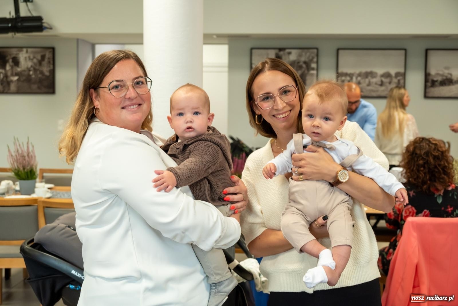 Zdjęcie w galerii na portalu naszraciborz.pl: W Tworkowie przywitano najmłodszych mieszkańców gminy Krzyżanowice wiadomości z regionu