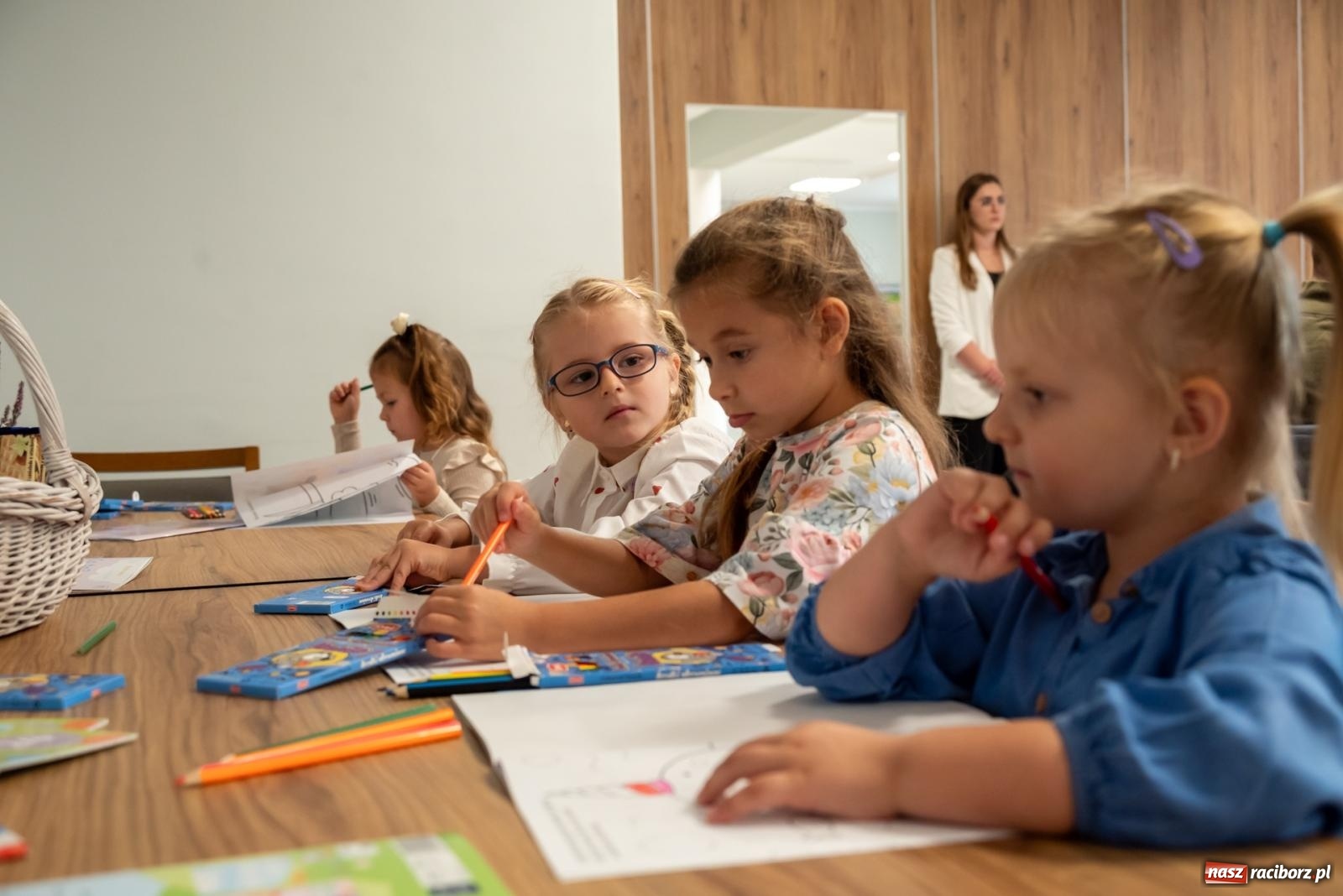 Zdjęcie w galerii na portalu naszraciborz.pl: W Tworkowie przywitano najmłodszych mieszkańców gminy Krzyżanowice wiadomości z regionu