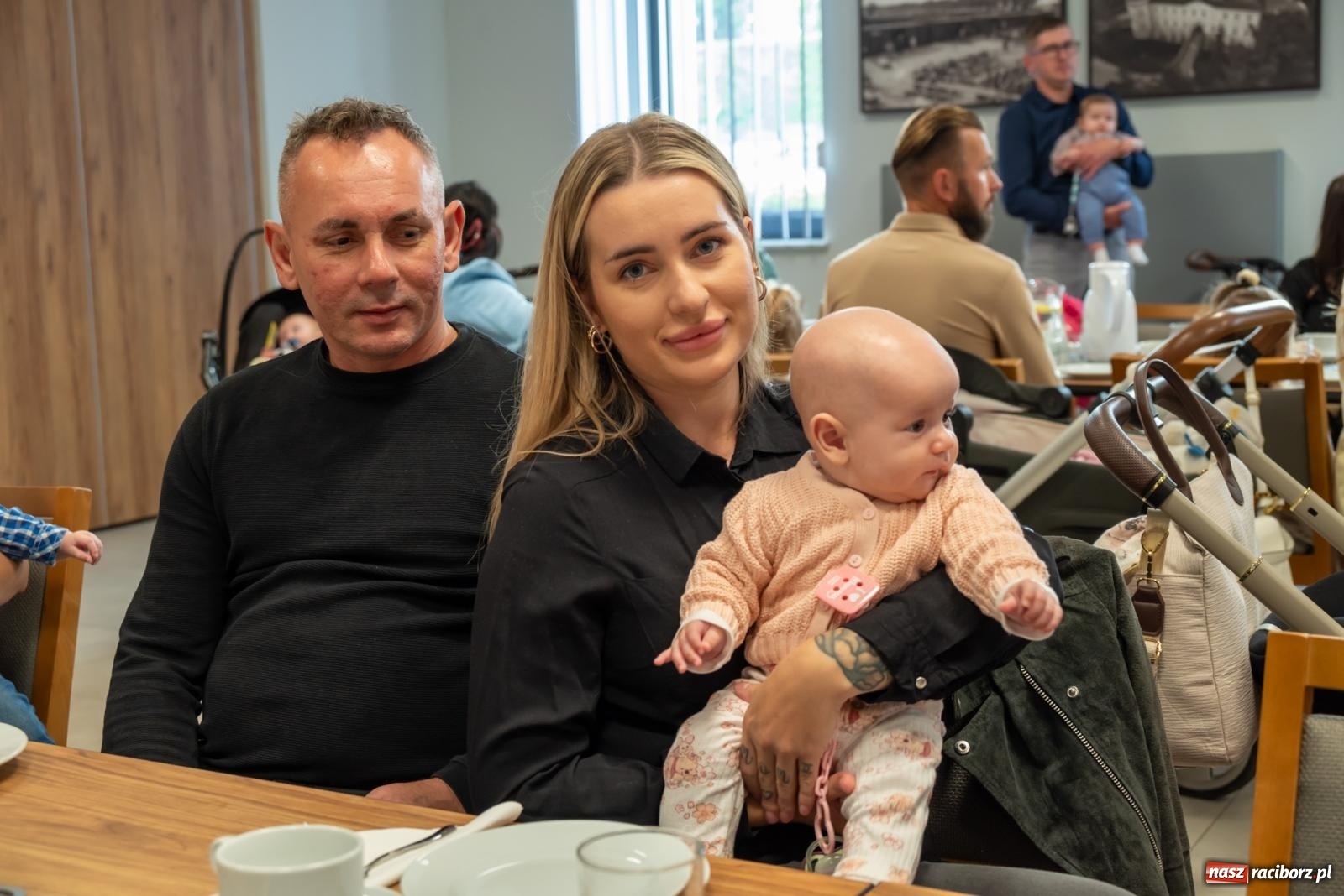 Zdjęcie w galerii na portalu naszraciborz.pl: W Tworkowie przywitano najmłodszych mieszkańców gminy Krzyżanowice wiadomości z regionu