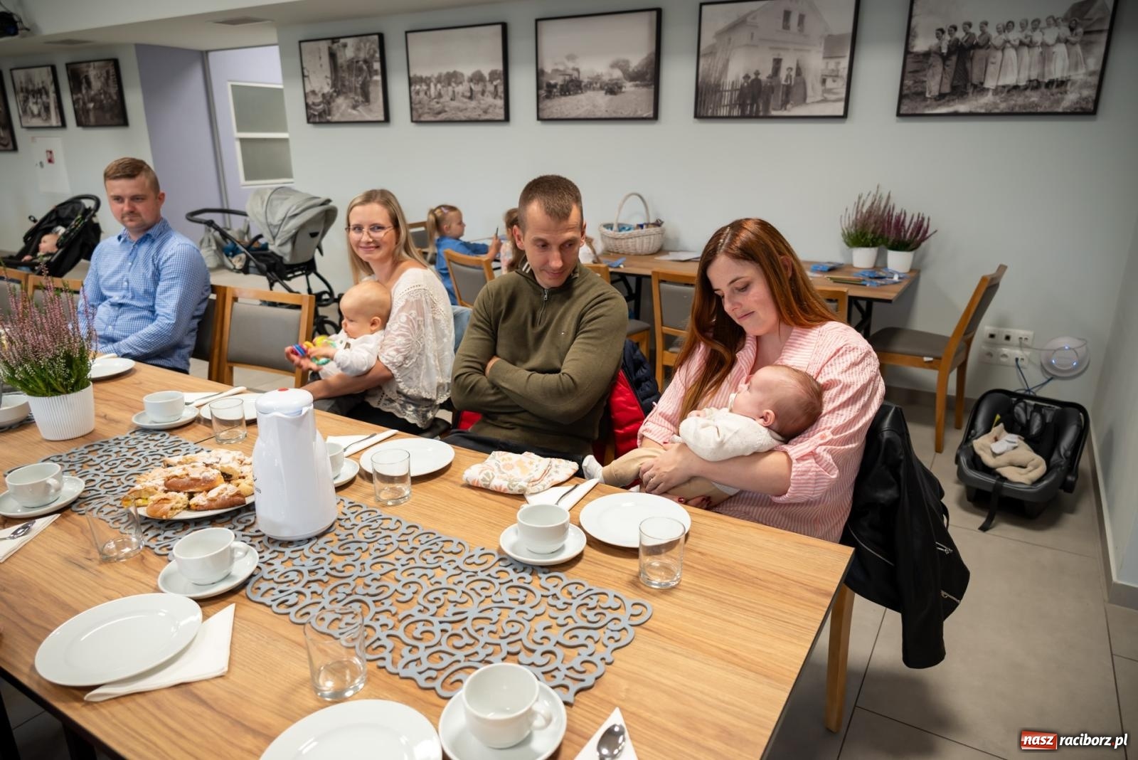 Zdjęcie w galerii na portalu naszraciborz.pl: W Tworkowie przywitano najmłodszych mieszkańców gminy Krzyżanowice wiadomości z regionu