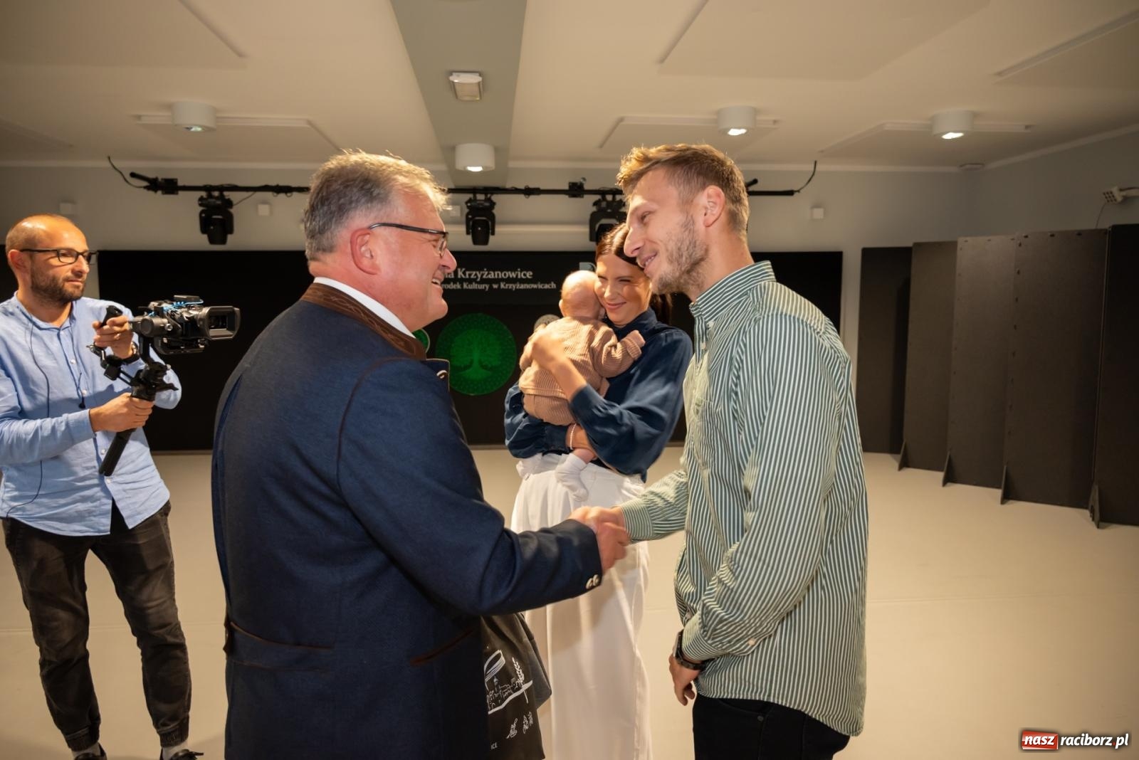 Zdjęcie w galerii na portalu naszraciborz.pl: W Tworkowie przywitano najmłodszych mieszkańców gminy Krzyżanowice wiadomości z regionu