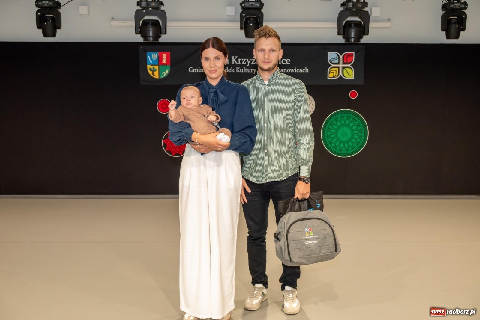 Zdjęcie w galerii na portalu naszraciborz.pl: W Tworkowie przywitano najmłodszych mieszkańców gminy Krzyżanowice wiadomości z regionu