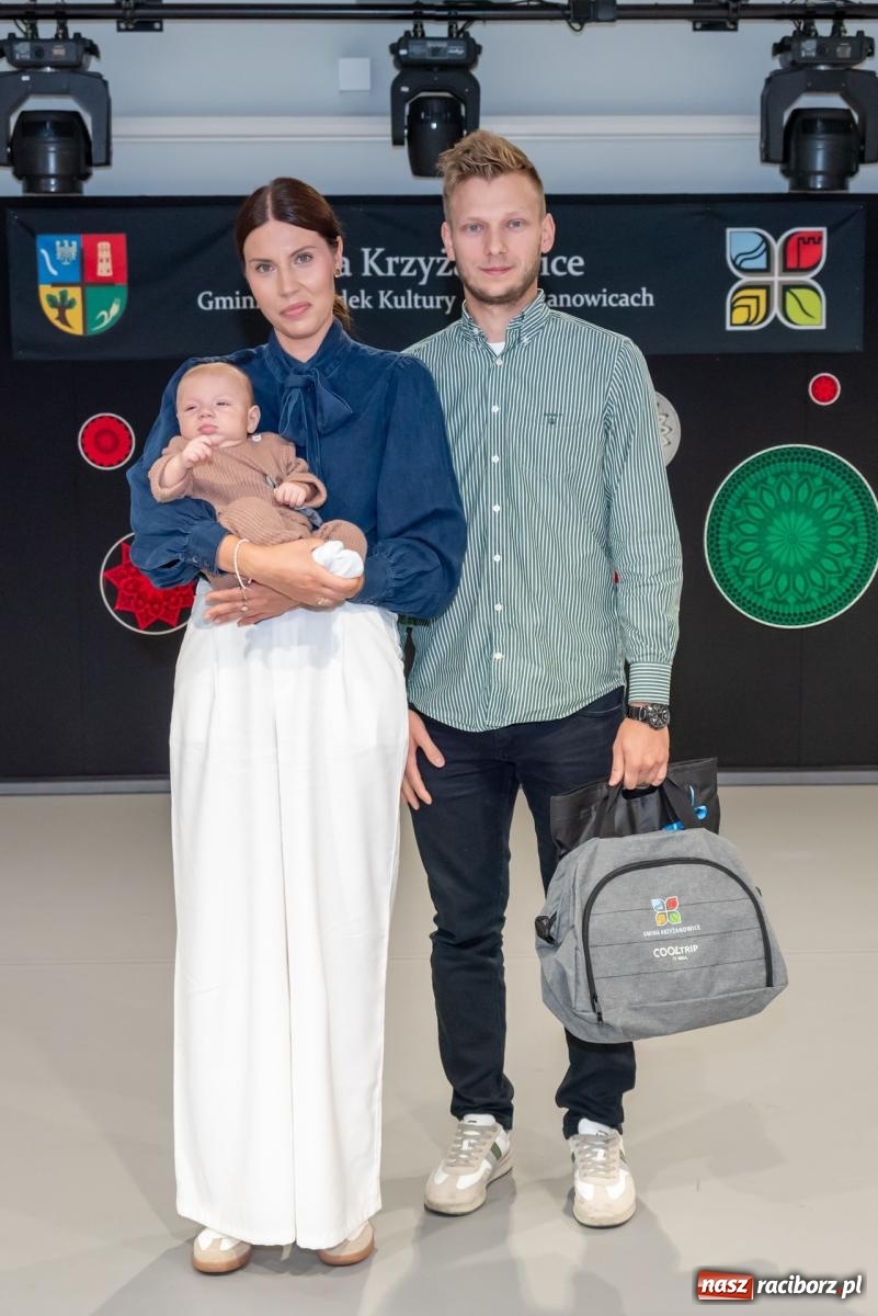 Zdjęcie w galerii na portalu naszraciborz.pl: W Tworkowie przywitano najmłodszych mieszkańców gminy Krzyżanowice wiadomości z regionu