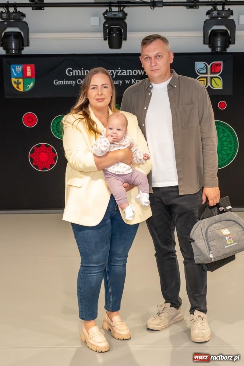 Zdjęcie w galerii na portalu naszraciborz.pl: W Tworkowie przywitano najmłodszych mieszkańców gminy Krzyżanowice wiadomości z regionu