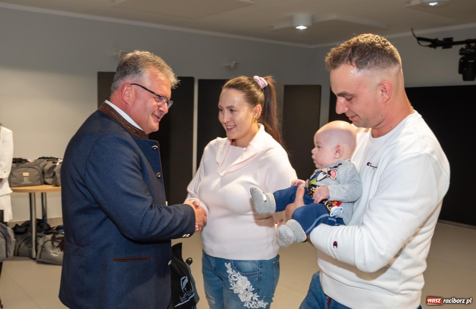 Zdjęcie w galerii na portalu naszraciborz.pl: W Tworkowie przywitano najmłodszych mieszkańców gminy Krzyżanowice wiadomości z regionu