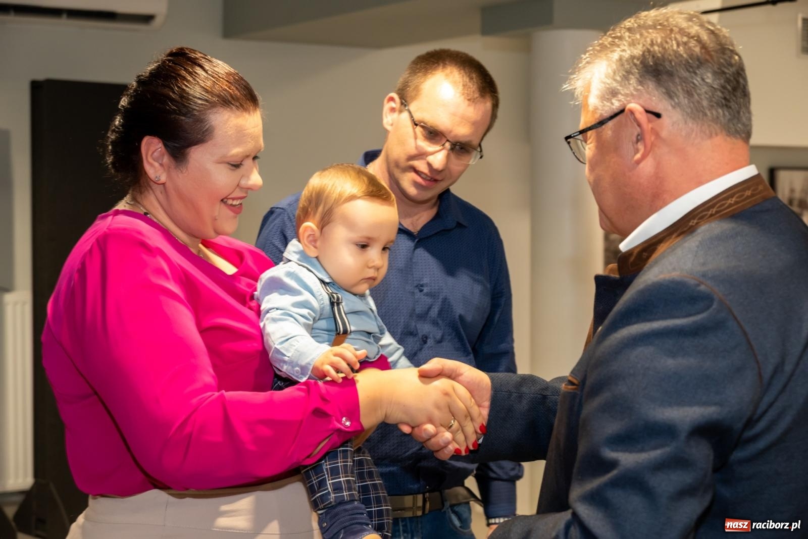 Zdjęcie w galerii na portalu naszraciborz.pl: W Tworkowie przywitano najmłodszych mieszkańców gminy Krzyżanowice wiadomości z regionu