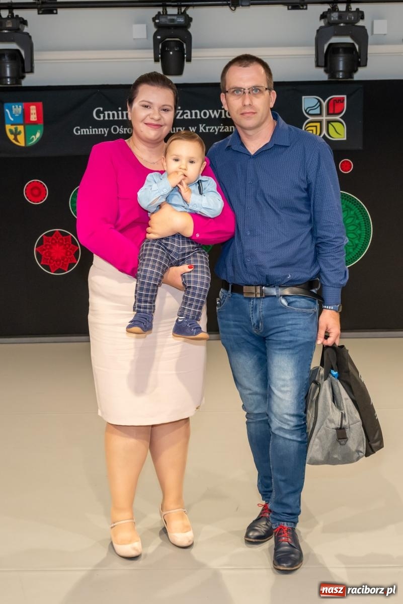 Zdjęcie w galerii na portalu naszraciborz.pl: W Tworkowie przywitano najmłodszych mieszkańców gminy Krzyżanowice wiadomości z regionu