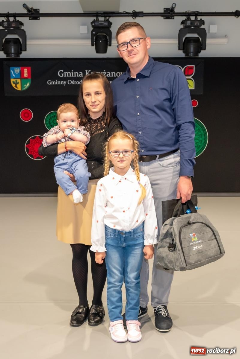 Zdjęcie w galerii na portalu naszraciborz.pl: W Tworkowie przywitano najmłodszych mieszkańców gminy Krzyżanowice wiadomości z regionu