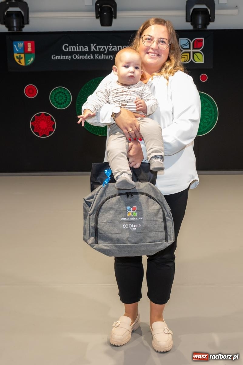 Zdjęcie w galerii na portalu naszraciborz.pl: W Tworkowie przywitano najmłodszych mieszkańców gminy Krzyżanowice wiadomości z regionu