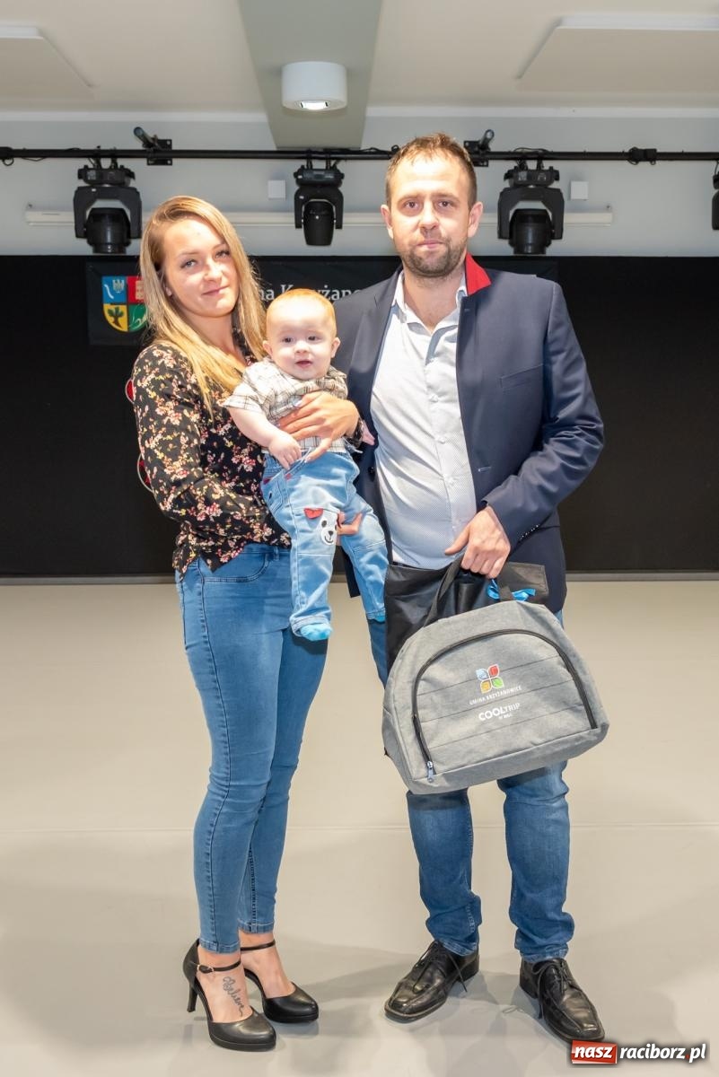 Zdjęcie w galerii na portalu naszraciborz.pl: W Tworkowie przywitano najmłodszych mieszkańców gminy Krzyżanowice wiadomości z regionu