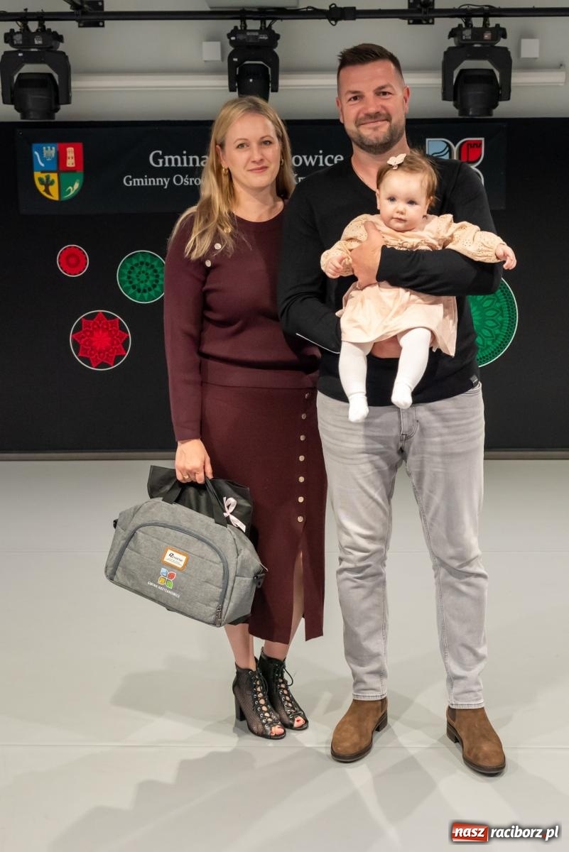 Zdjęcie w galerii na portalu naszraciborz.pl: W Tworkowie przywitano najmłodszych mieszkańców gminy Krzyżanowice wiadomości z regionu