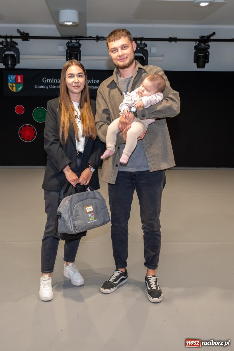 Zdjęcie w galerii na portalu naszraciborz.pl: W Tworkowie przywitano najmłodszych mieszkańców gminy Krzyżanowice wiadomości z regionu