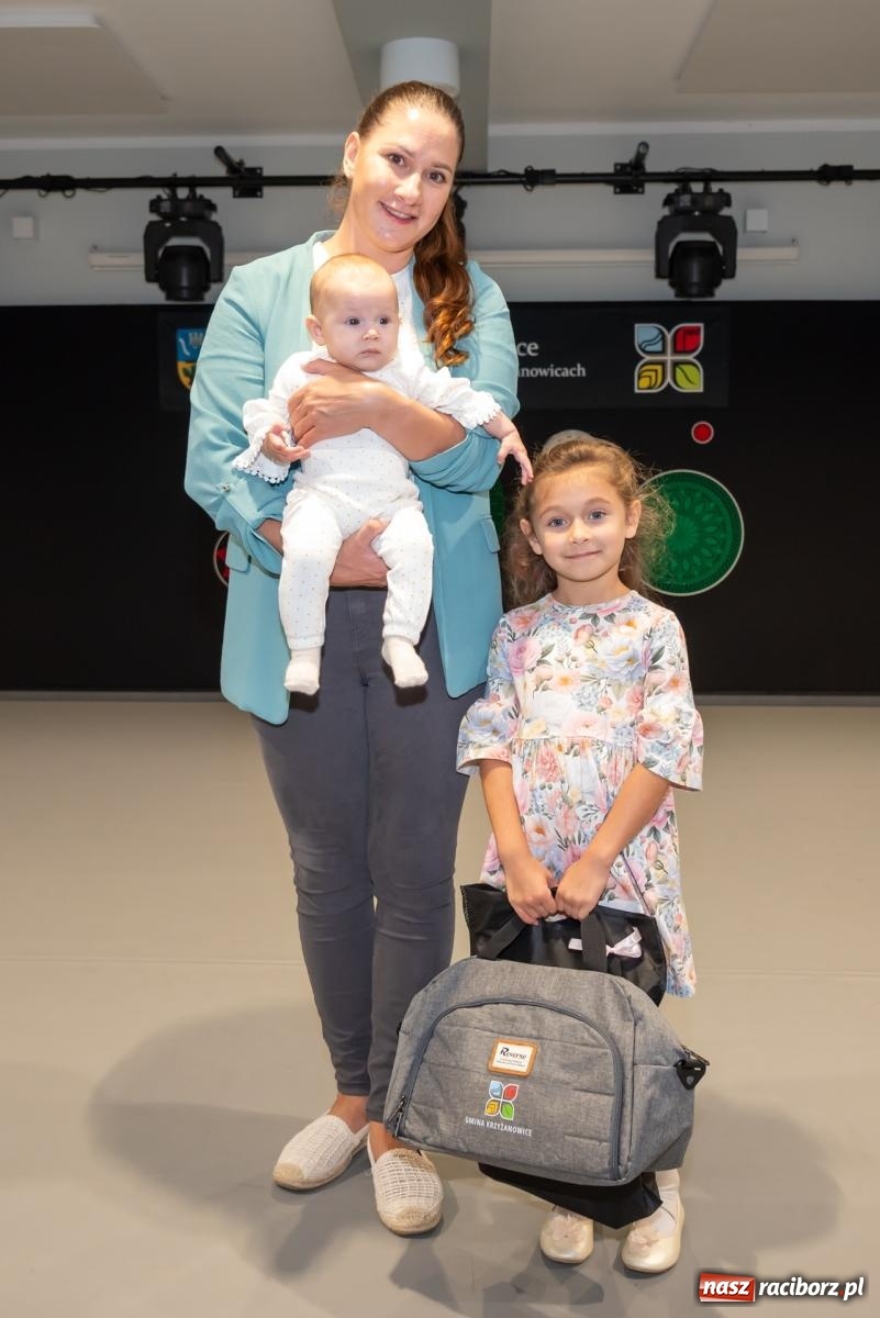 Zdjęcie w galerii na portalu naszraciborz.pl: W Tworkowie przywitano najmłodszych mieszkańców gminy Krzyżanowice wiadomości z regionu