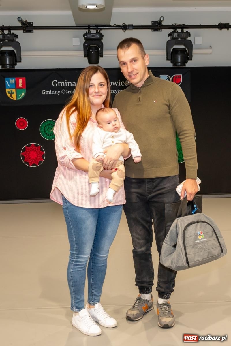 Zdjęcie w galerii na portalu naszraciborz.pl: W Tworkowie przywitano najmłodszych mieszkańców gminy Krzyżanowice wiadomości z regionu