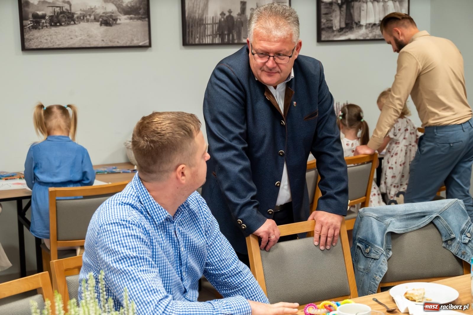 Zdjęcie w galerii na portalu naszraciborz.pl: W Tworkowie przywitano najmłodszych mieszkańców gminy Krzyżanowice wiadomości z regionu