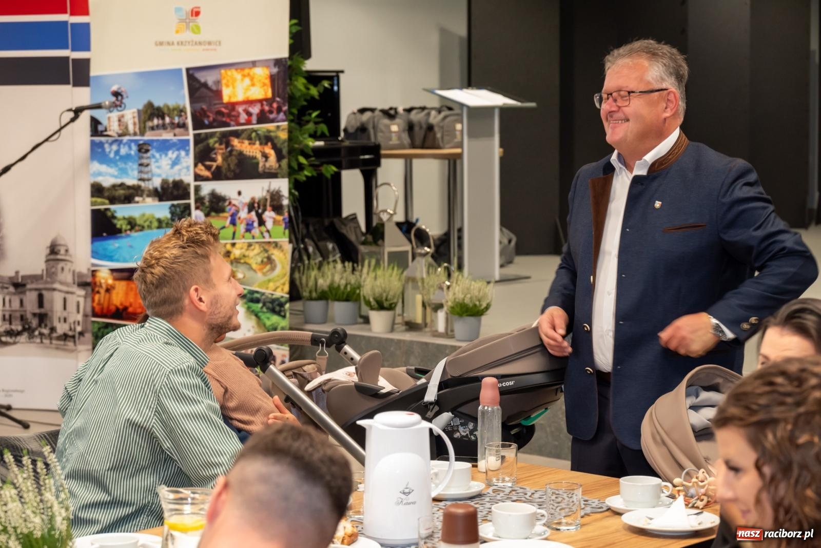 Zdjęcie w galerii na portalu naszraciborz.pl: W Tworkowie przywitano najmłodszych mieszkańców gminy Krzyżanowice wiadomości z regionu