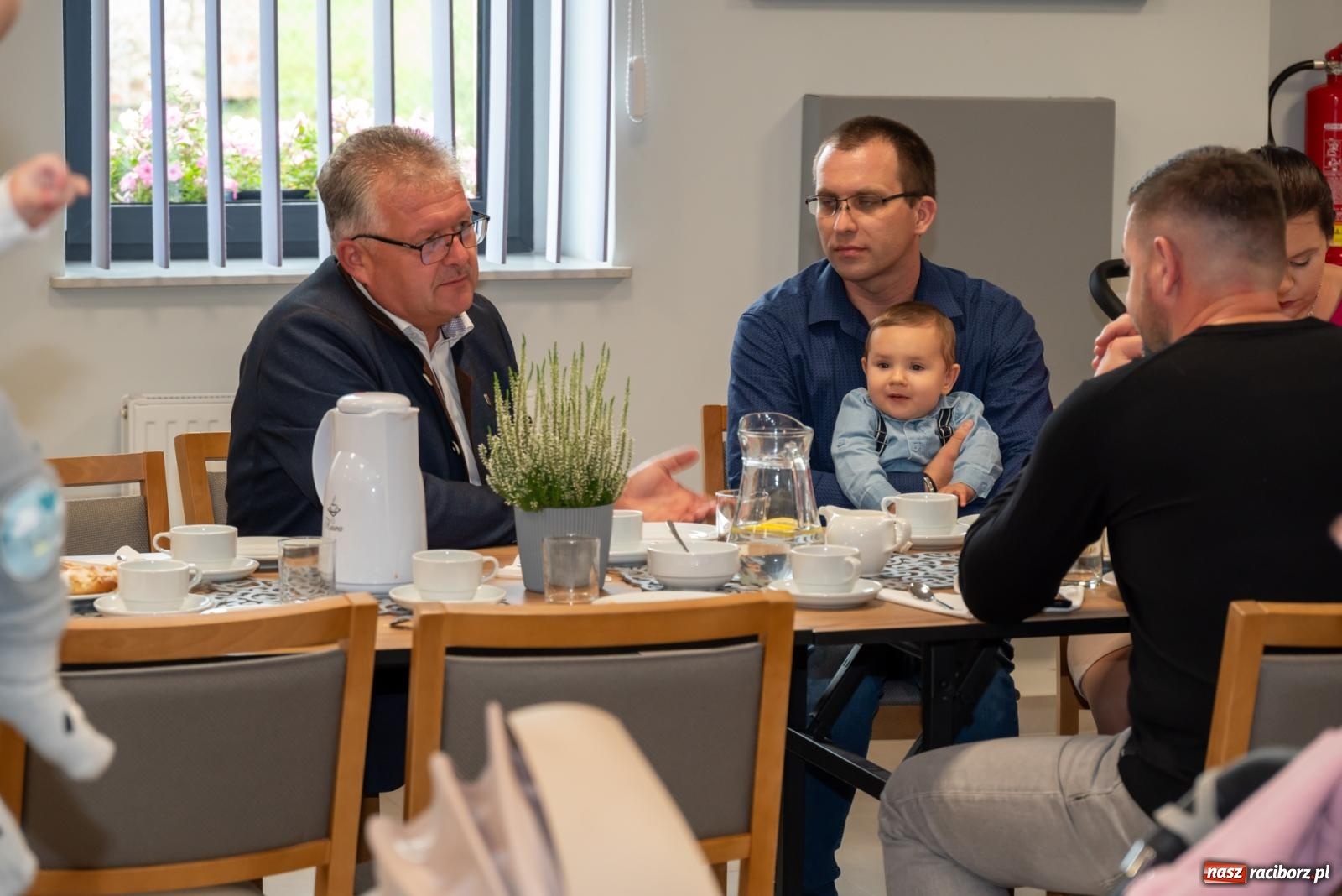 Zdjęcie w galerii na portalu naszraciborz.pl: W Tworkowie przywitano najmłodszych mieszkańców gminy Krzyżanowice wiadomości z regionu