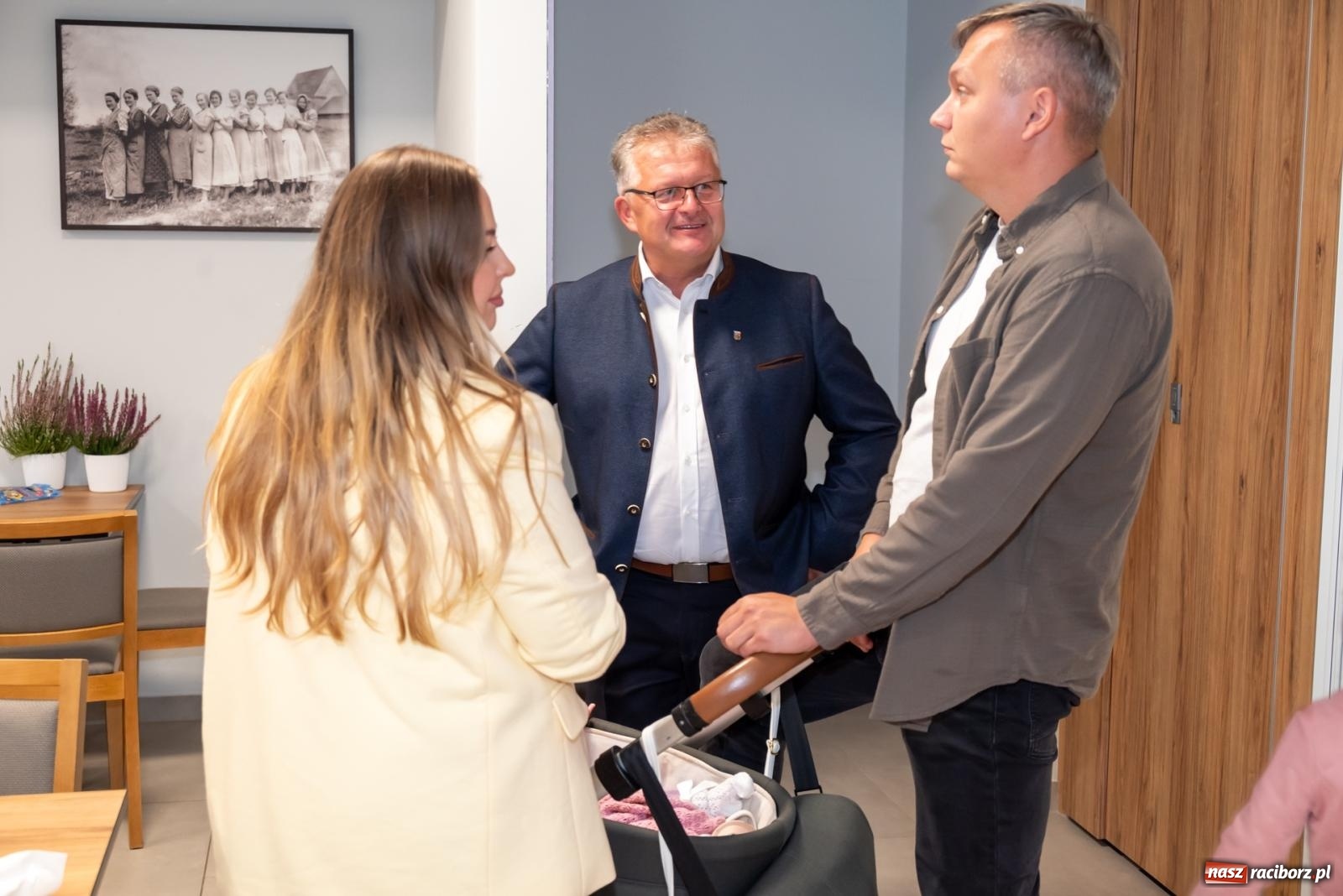 Zdjęcie w galerii na portalu naszraciborz.pl: W Tworkowie przywitano najmłodszych mieszkańców gminy Krzyżanowice wiadomości z regionu