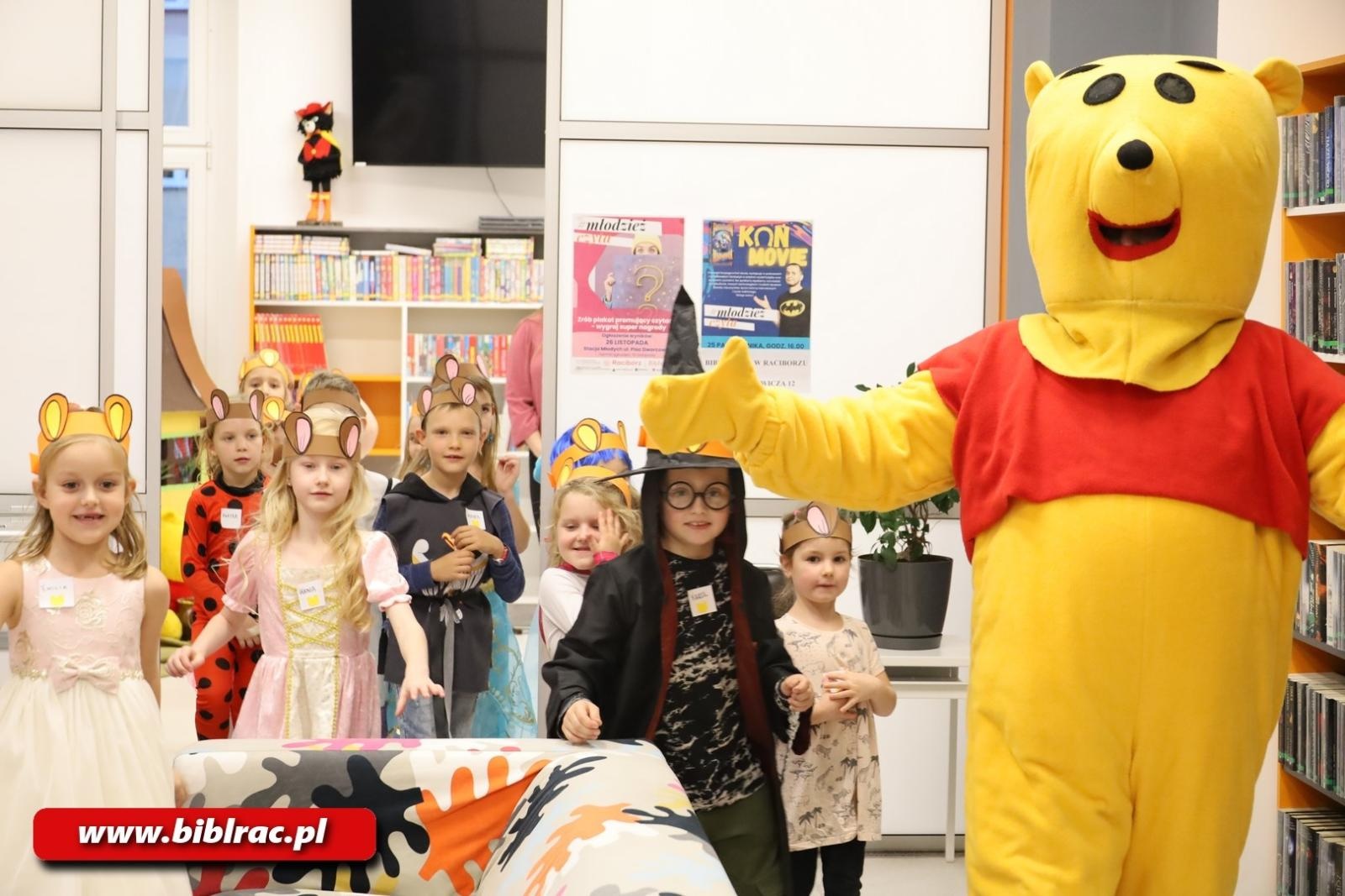 Zdjęcie w galerii na portalu naszraciborz.pl: Urodziny Kubusia Puchatka w raciborskiej bibliotece wiadomości z regionu