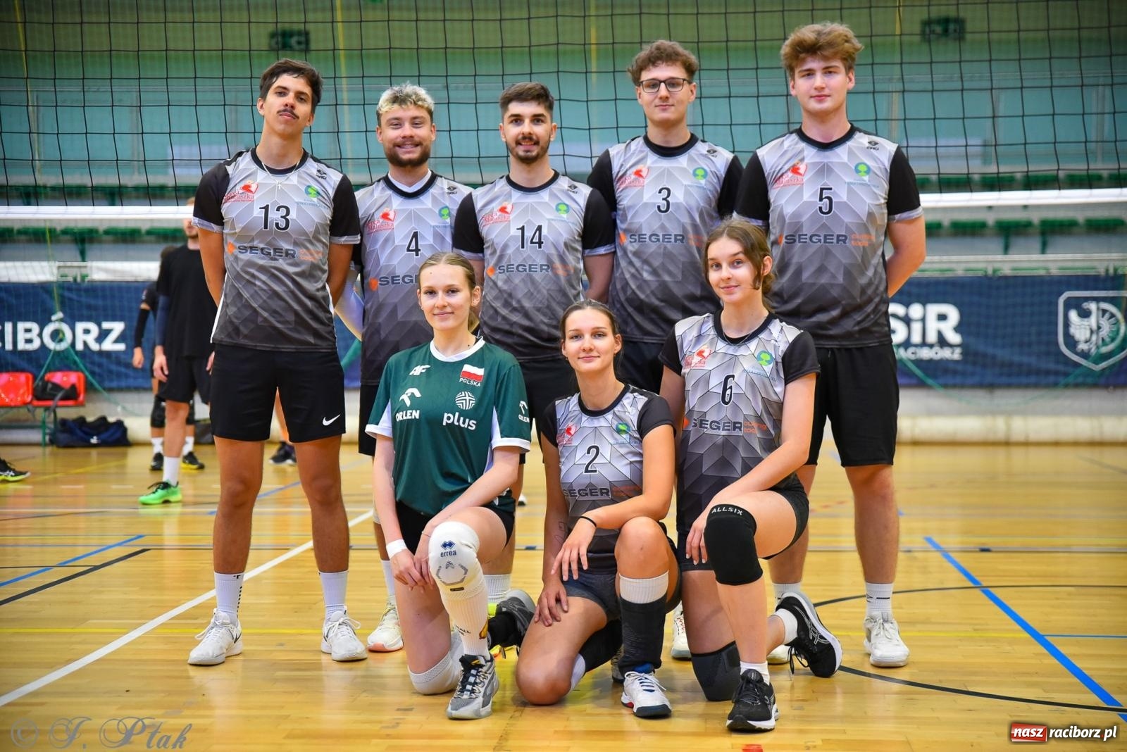 Zdjęcie w galerii na portalu naszraciborz.pl: Siatkarski Turniej Charytatywny w Raciborzu – sport i serca dla Sebastiana wiadomości z regionu