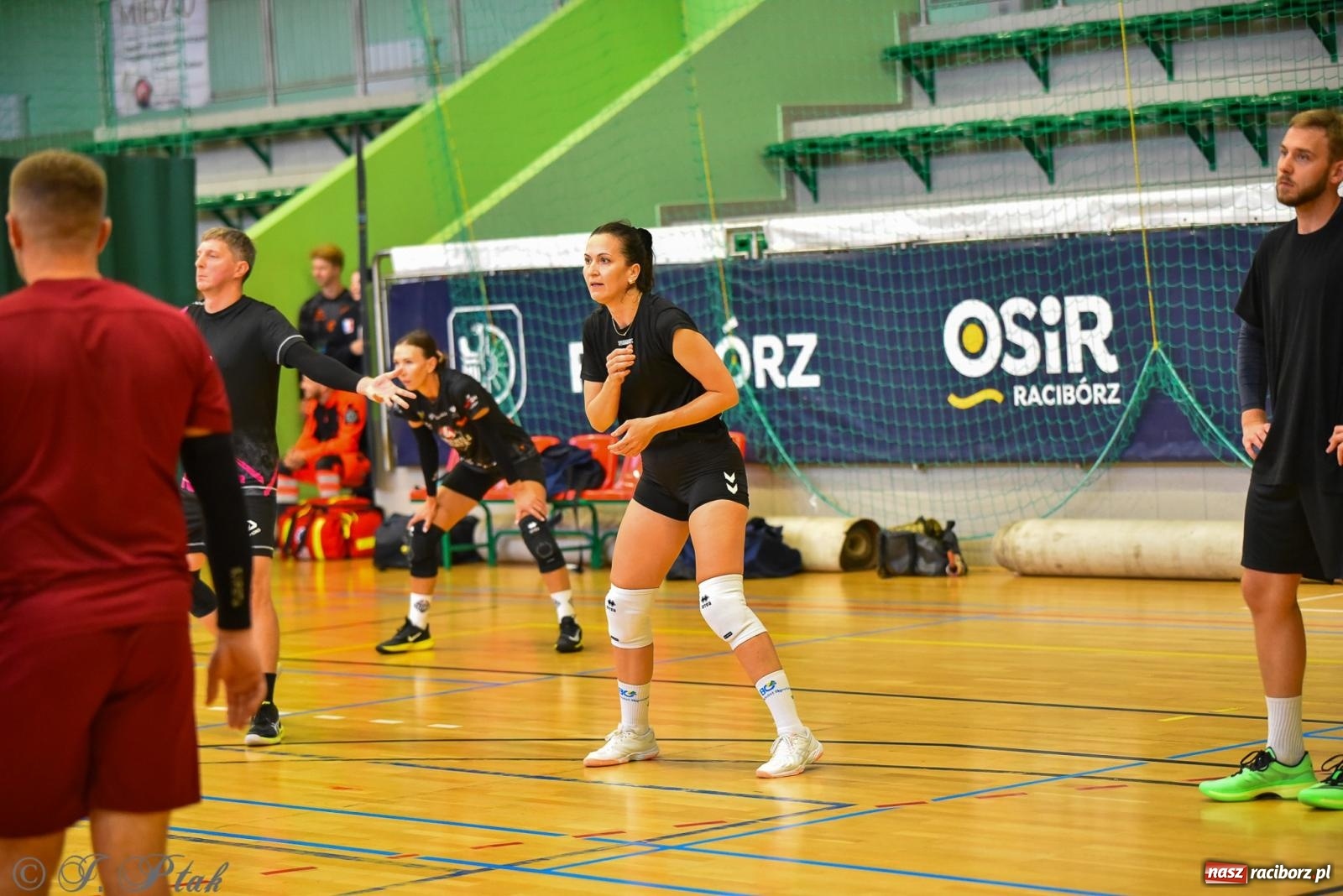 Zdjęcie w galerii na portalu naszraciborz.pl: Siatkarski Turniej Charytatywny w Raciborzu – sport i serca dla Sebastiana wiadomości z regionu