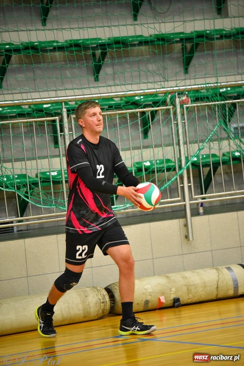 Zdjęcie w galerii na portalu naszraciborz.pl: Siatkarski Turniej Charytatywny w Raciborzu – sport i serca dla Sebastiana wiadomości z regionu