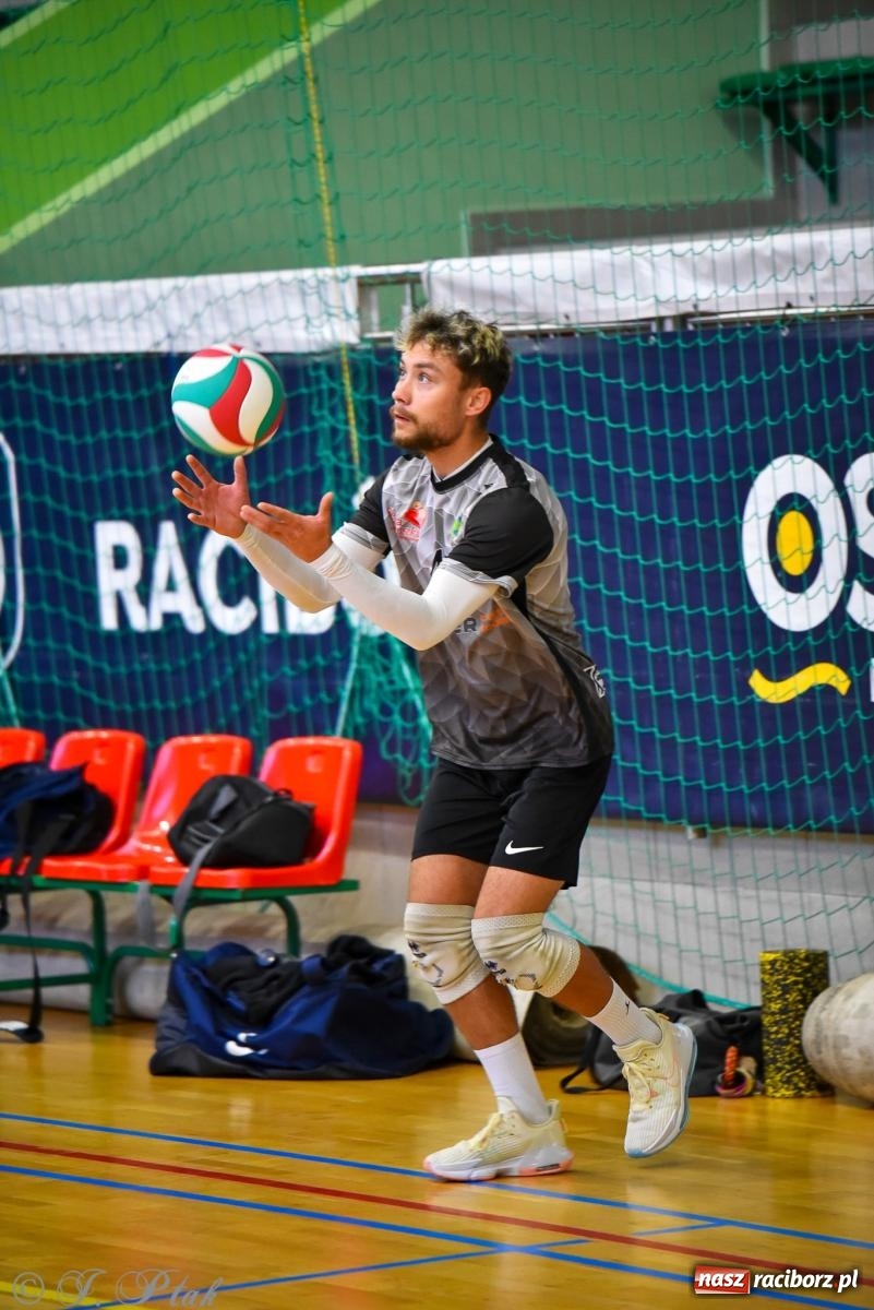 Zdjęcie w galerii na portalu naszraciborz.pl: Siatkarski Turniej Charytatywny w Raciborzu – sport i serca dla Sebastiana wiadomości z regionu