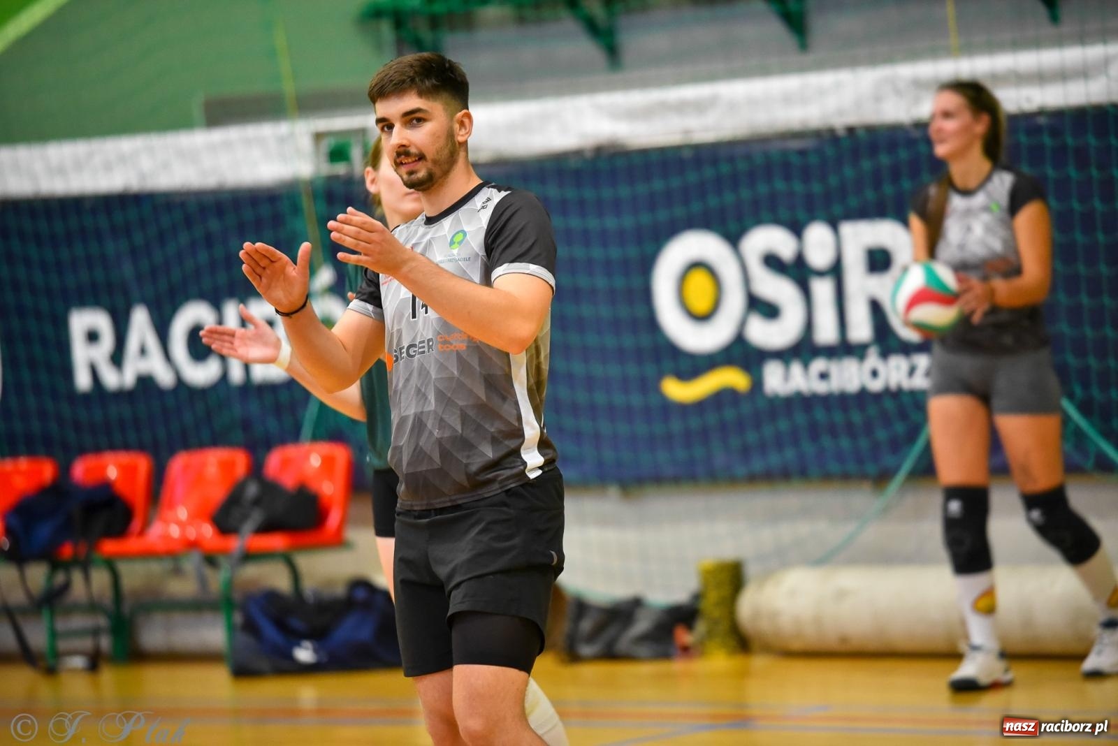 Zdjęcie w galerii na portalu naszraciborz.pl: Siatkarski Turniej Charytatywny w Raciborzu – sport i serca dla Sebastiana wiadomości z regionu