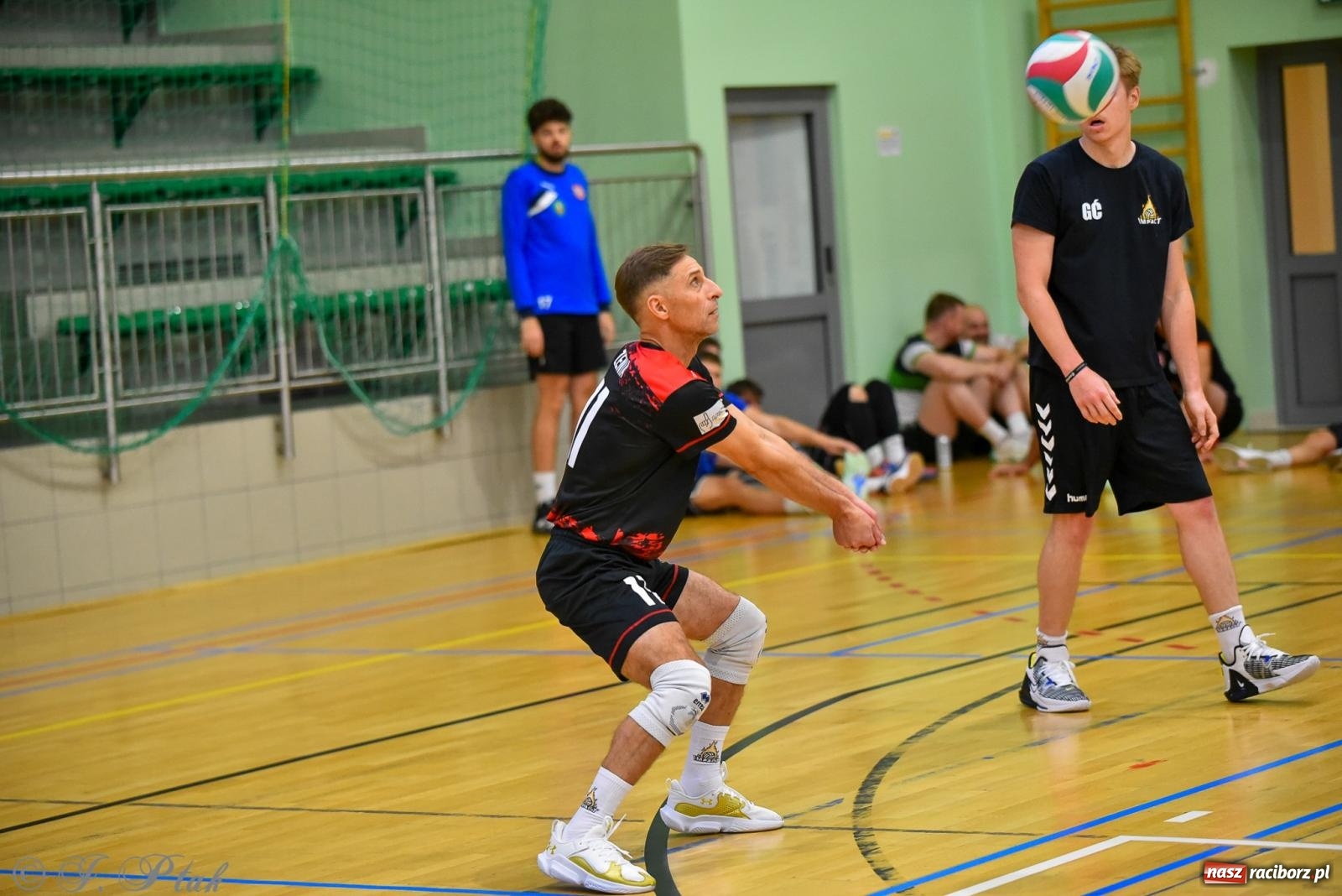Zdjęcie w galerii na portalu naszraciborz.pl: Siatkarski Turniej Charytatywny w Raciborzu – sport i serca dla Sebastiana wiadomości z regionu