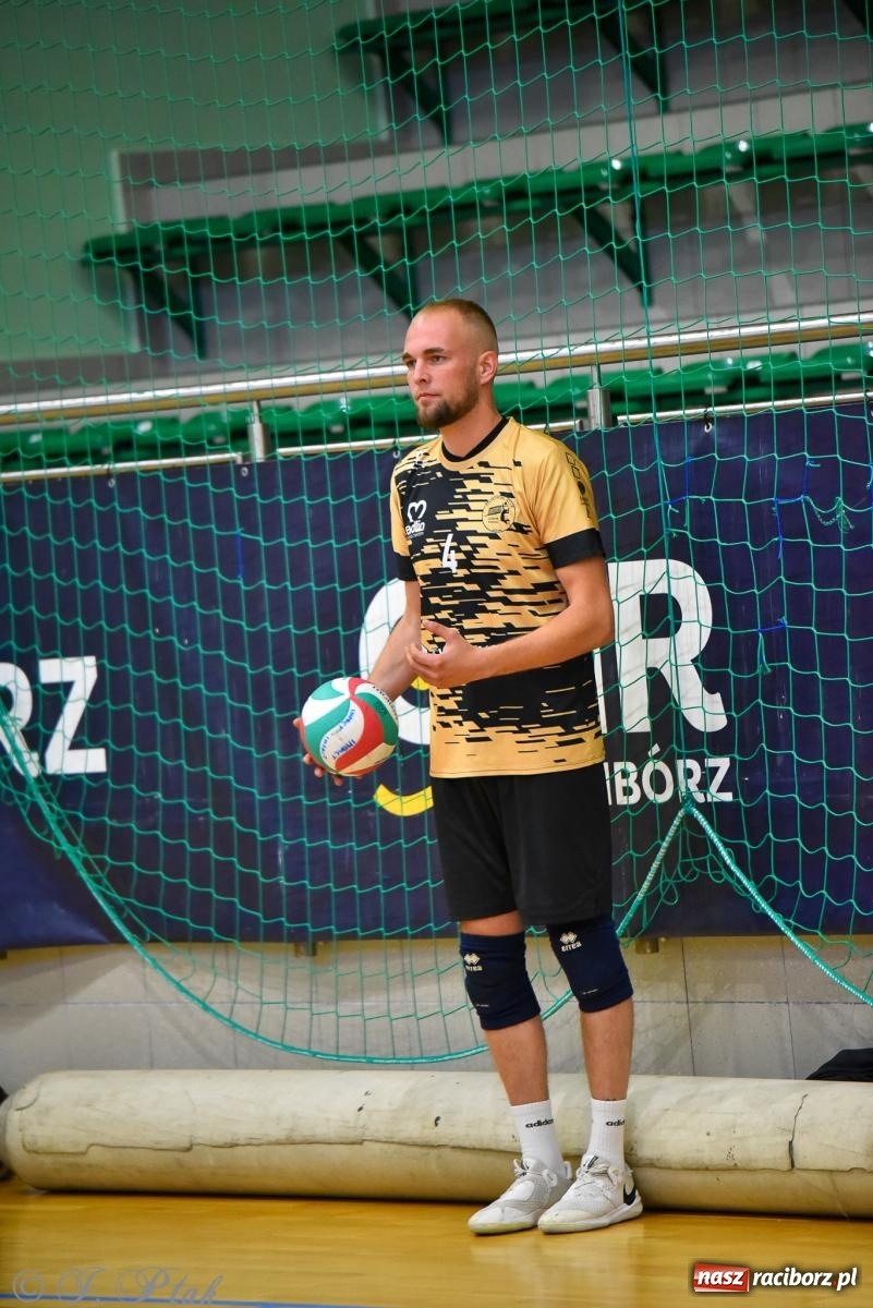 Zdjęcie w galerii na portalu naszraciborz.pl: Siatkarski Turniej Charytatywny w Raciborzu – sport i serca dla Sebastiana wiadomości z regionu