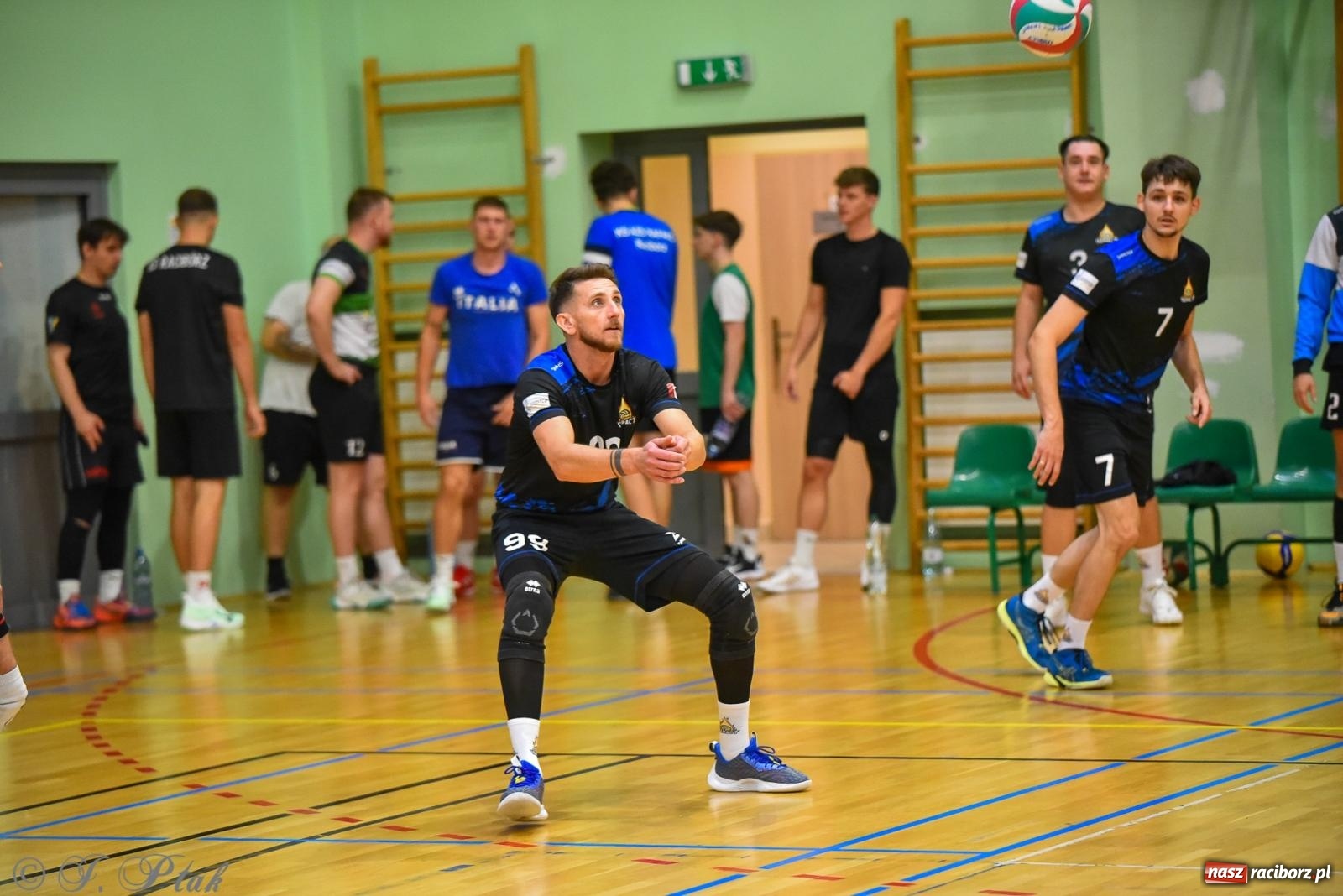 Zdjęcie w galerii na portalu naszraciborz.pl: Siatkarski Turniej Charytatywny w Raciborzu – sport i serca dla Sebastiana wiadomości z regionu