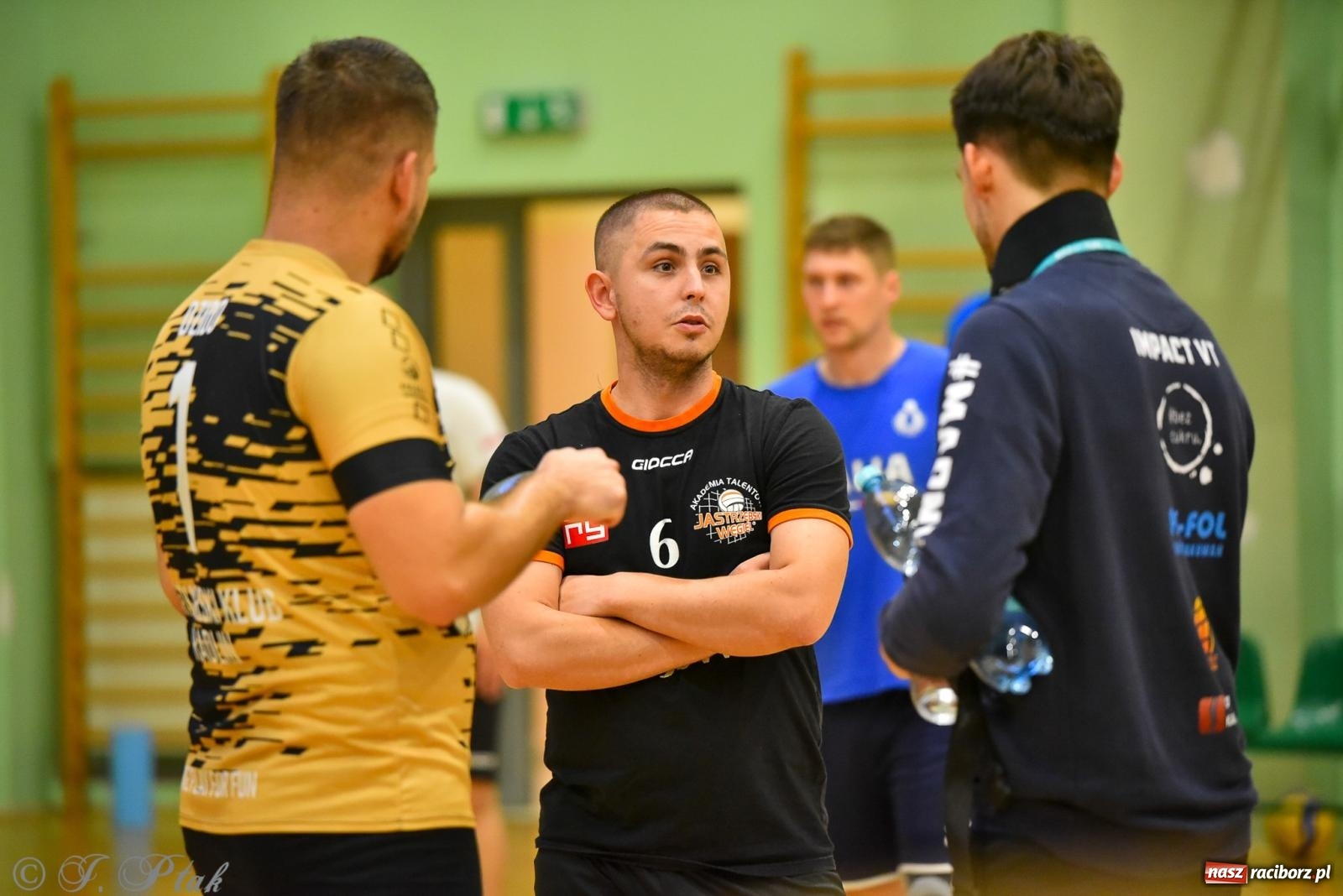 Zdjęcie w galerii na portalu naszraciborz.pl: Siatkarski Turniej Charytatywny w Raciborzu – sport i serca dla Sebastiana wiadomości z regionu