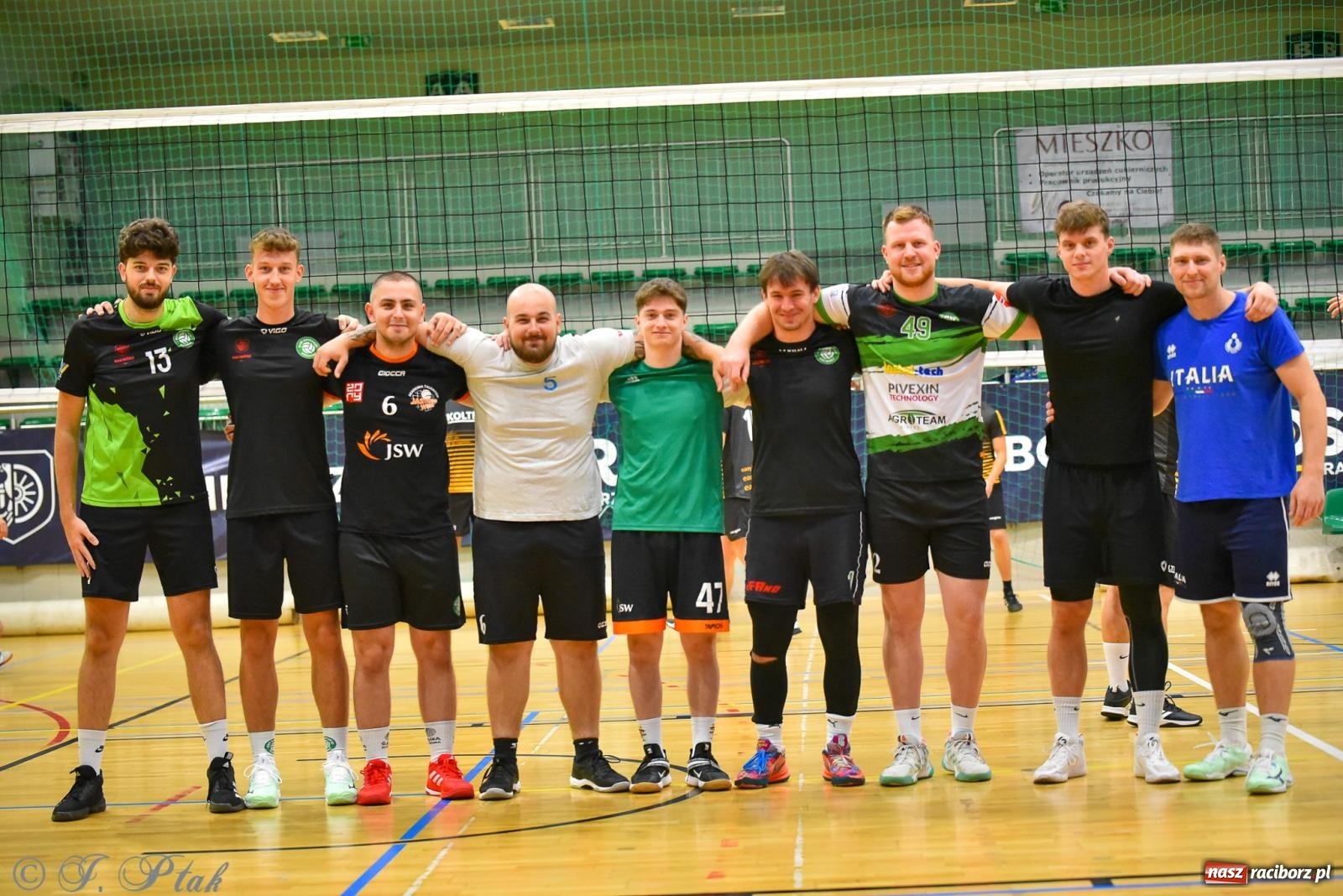 Zdjęcie w galerii na portalu naszraciborz.pl: Siatkarski Turniej Charytatywny w Raciborzu – sport i serca dla Sebastiana wiadomości z regionu