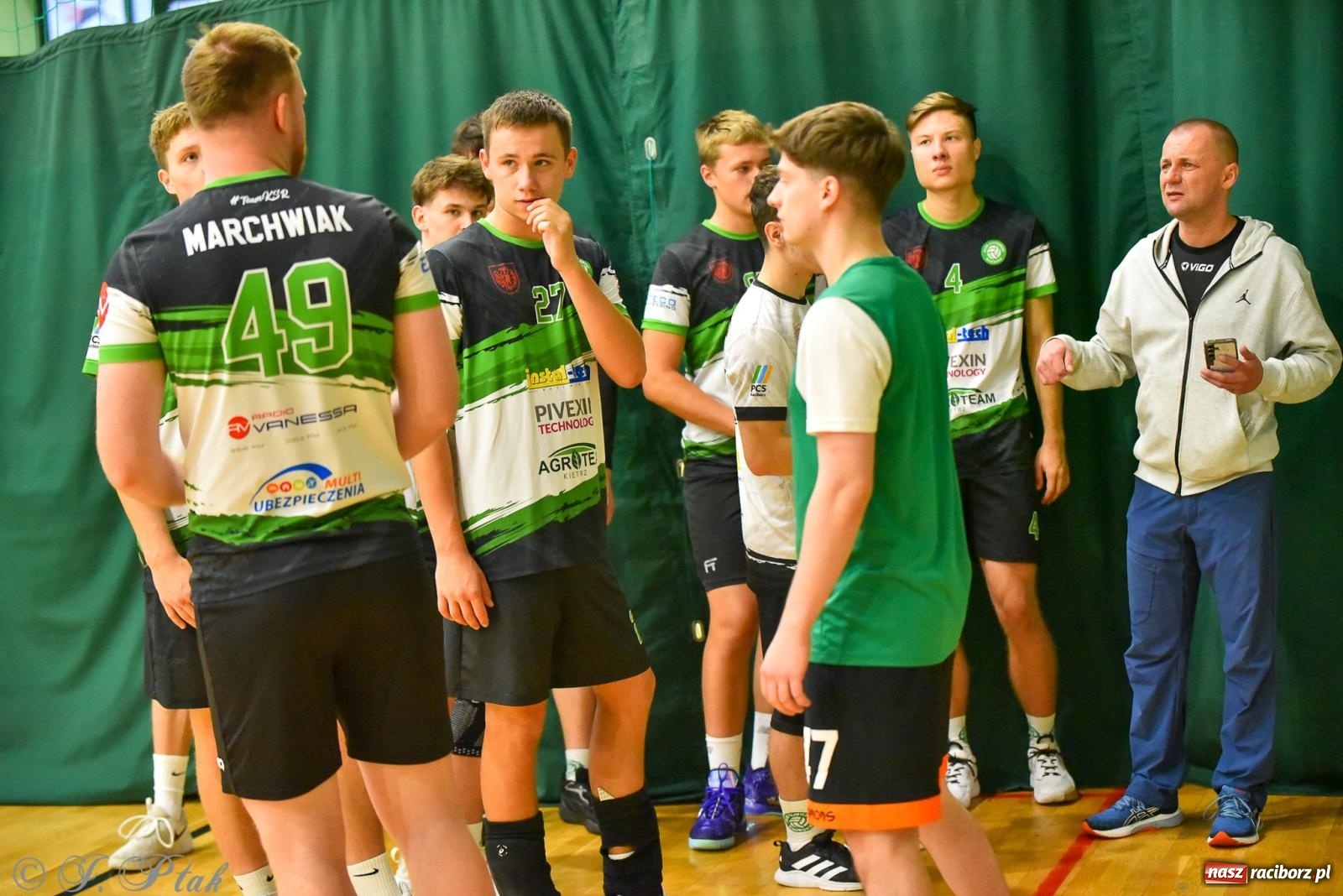 Zdjęcie w galerii na portalu naszraciborz.pl: Siatkarski Turniej Charytatywny w Raciborzu – sport i serca dla Sebastiana wiadomości z regionu