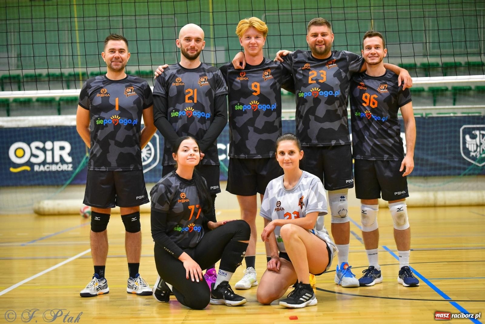 Zdjęcie w galerii na portalu naszraciborz.pl: Siatkarski Turniej Charytatywny w Raciborzu – sport i serca dla Sebastiana wiadomości z regionu