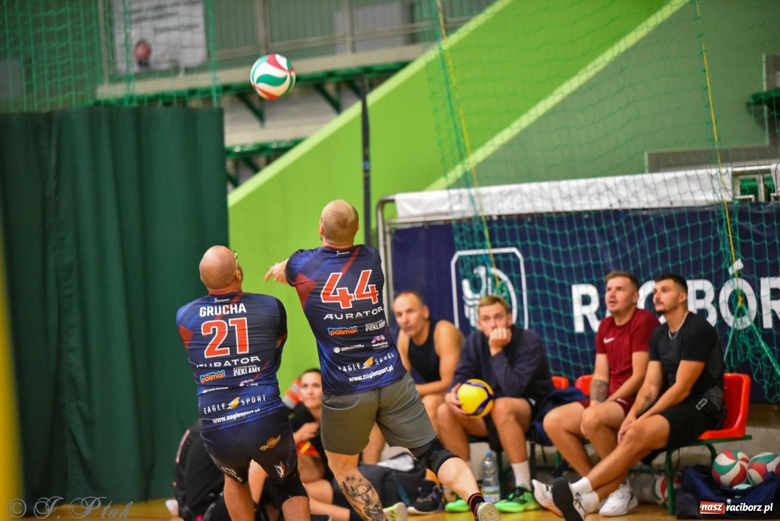 Zdjęcie w galerii na portalu naszraciborz.pl: Siatkarski Turniej Charytatywny w Raciborzu – sport i serca dla Sebastiana wiadomości z regionu